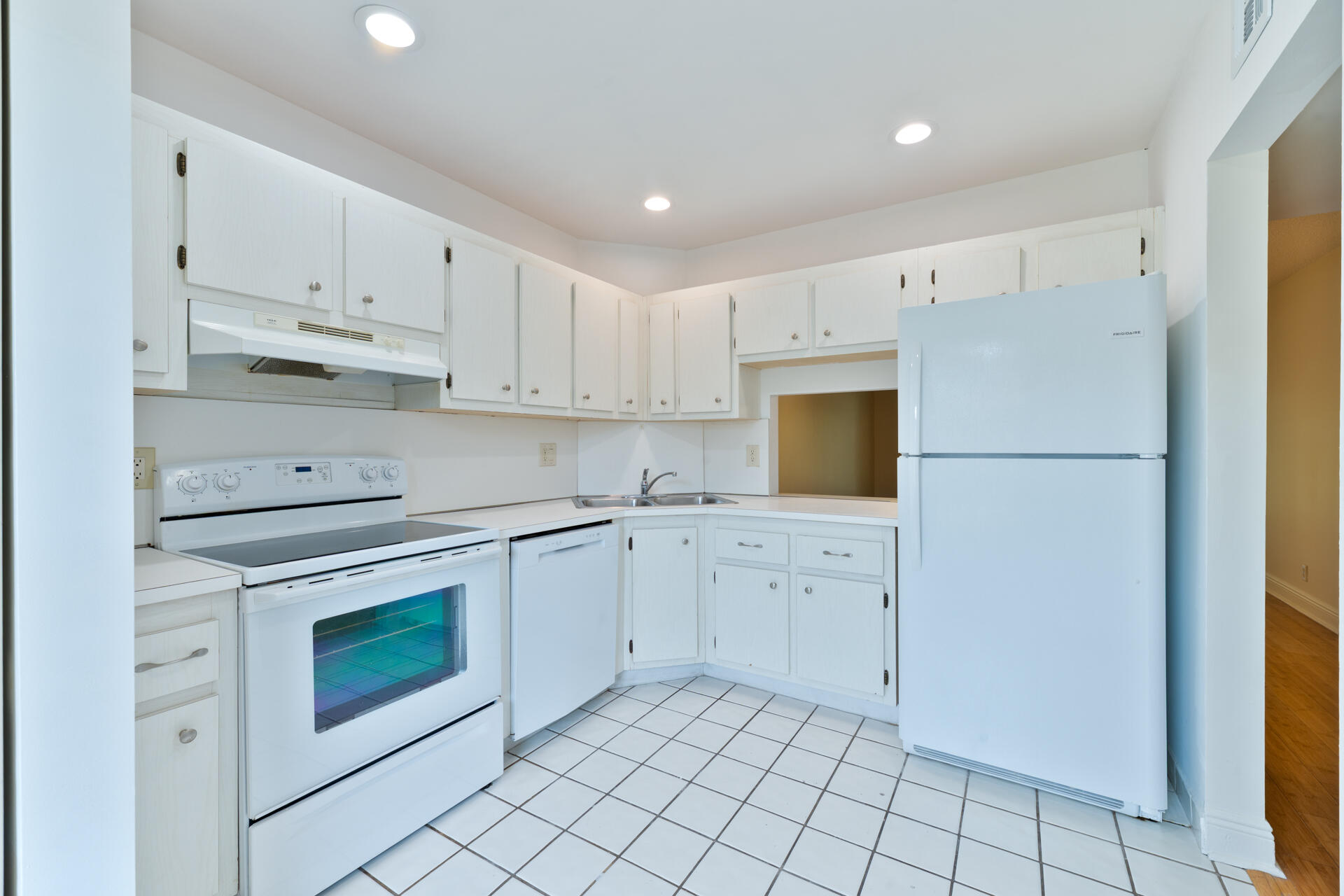 TOWNE GREENE CONDO - Residential