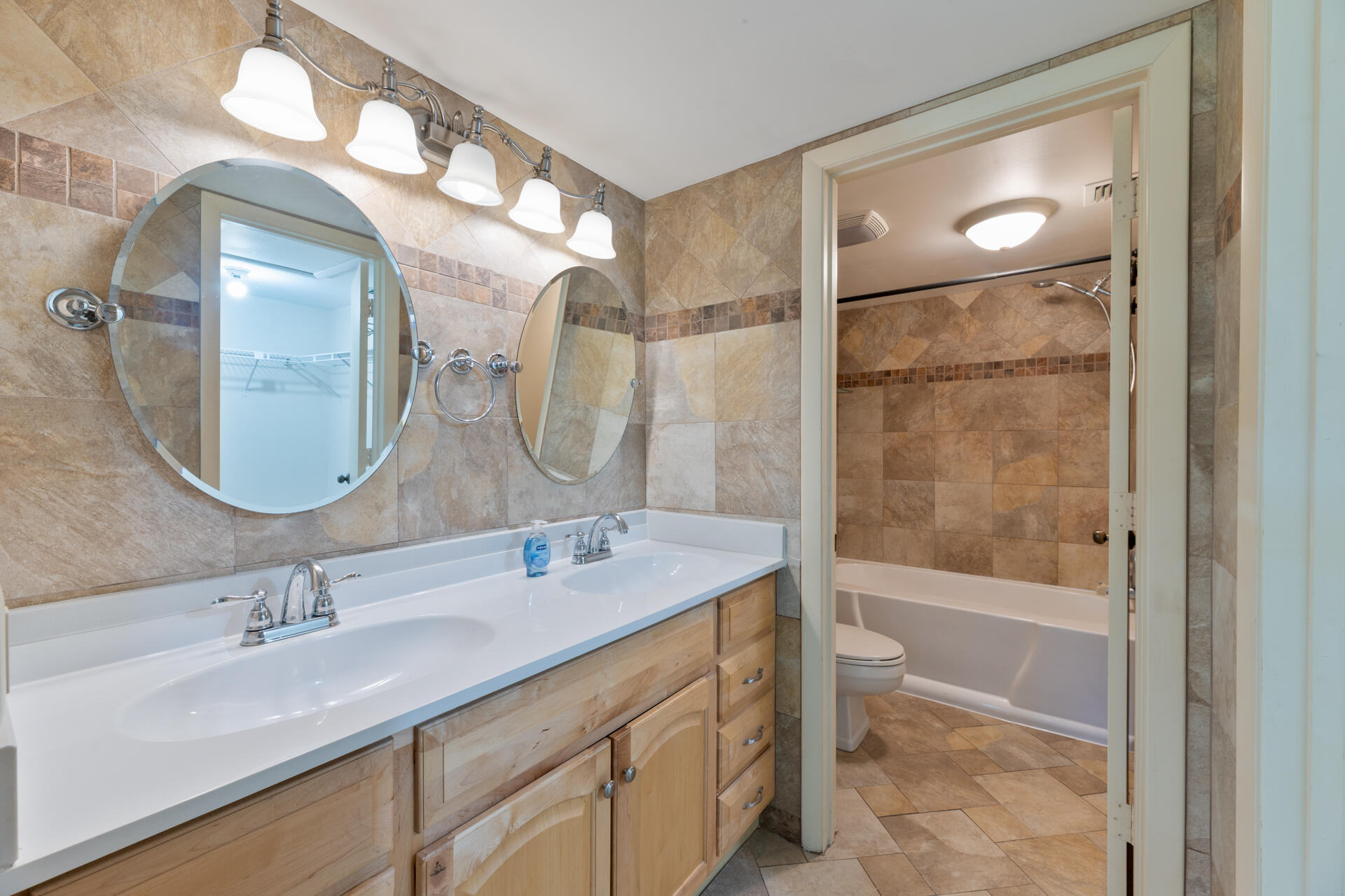 TOWNE GREENE CONDO - Residential