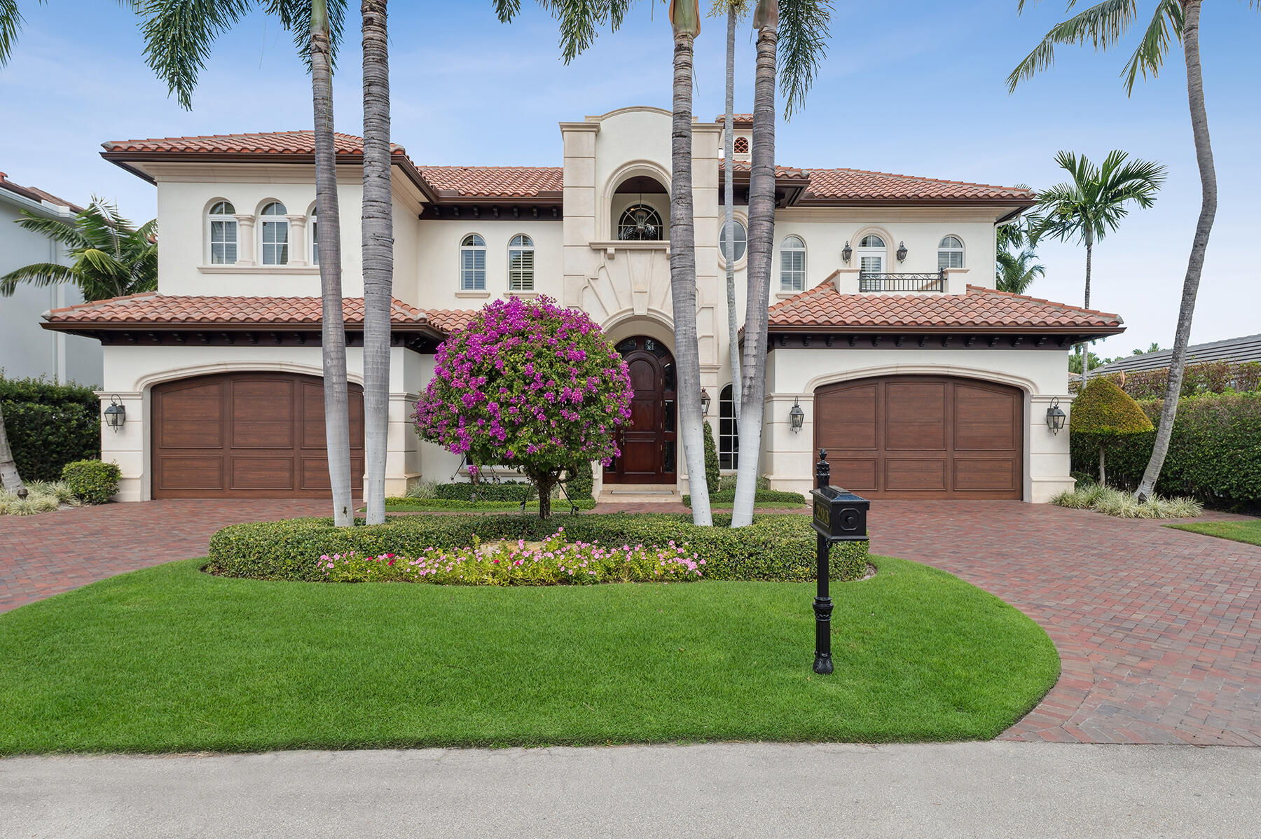 ROYAL PALM YACHT & COUNTRY CLUB - Residential