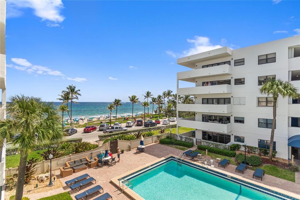 BEACH HOUSE CONDO - Residential