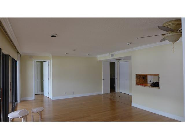 BEACH HOUSE CONDO - Residential