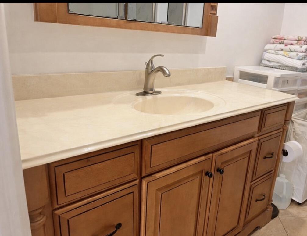 BEACH HOUSE CONDO - Residential