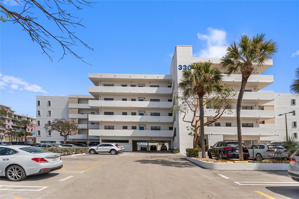 BEACH HOUSE CONDO - Residential