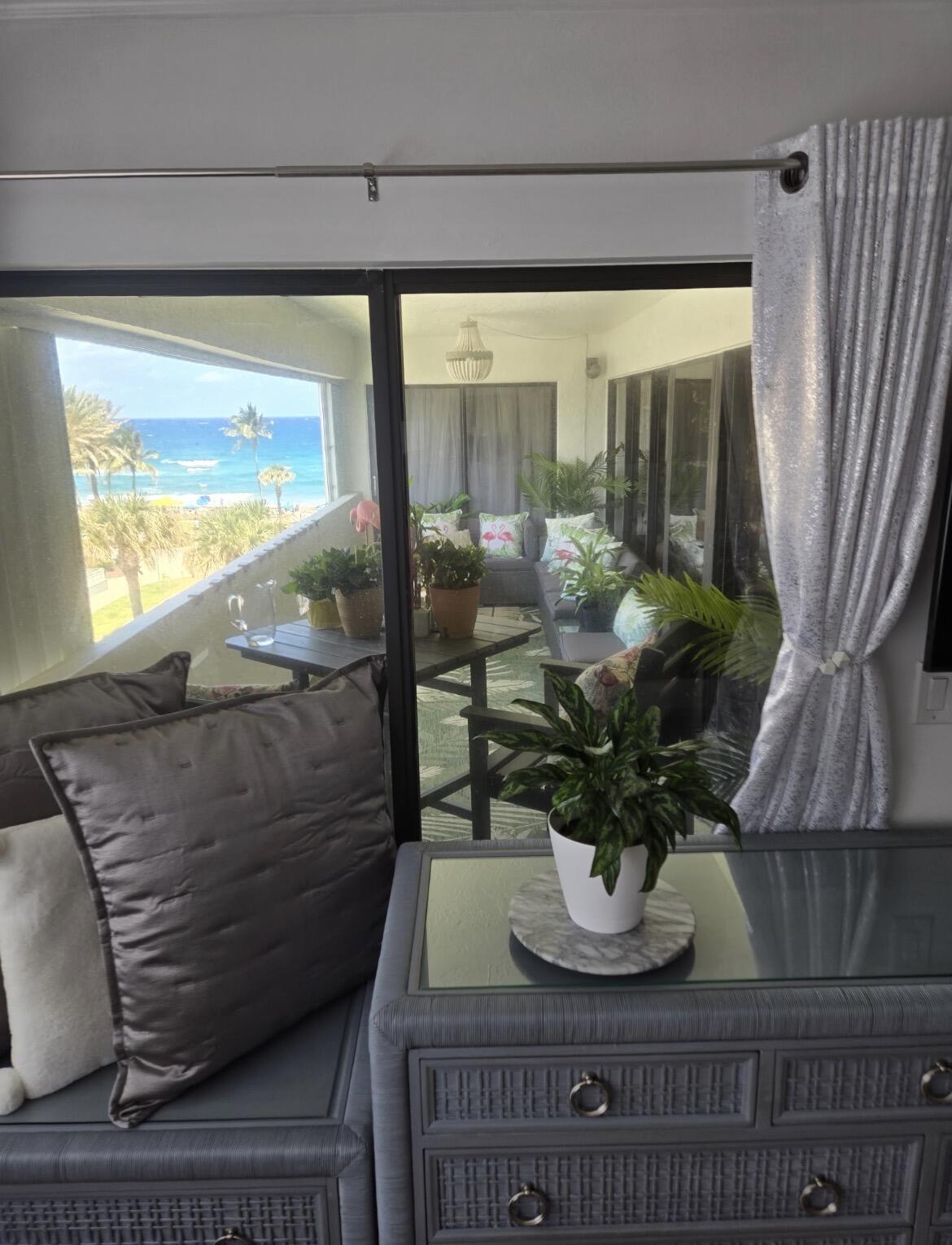 BEACH HOUSE CONDO - Residential