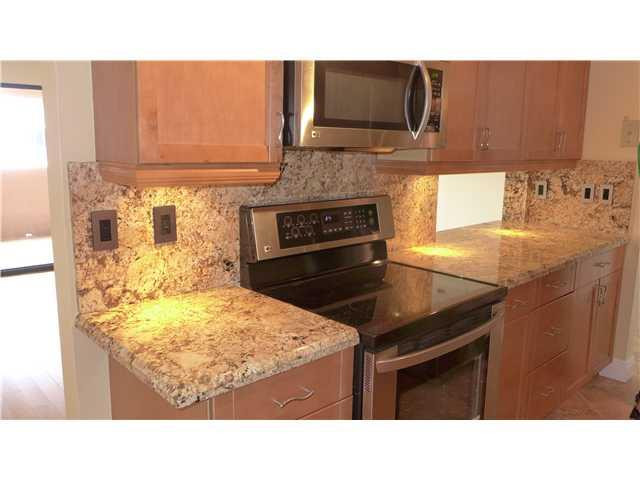 BEACH HOUSE CONDO - Residential