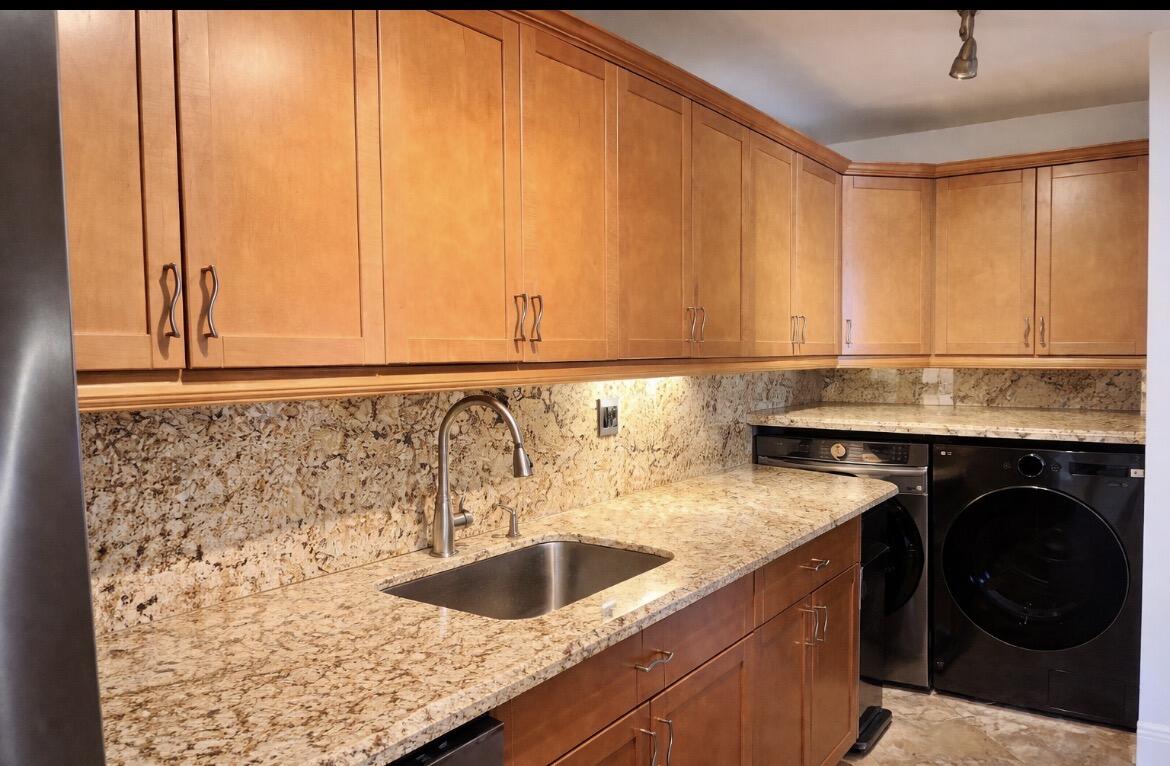 BEACH HOUSE CONDO - Residential
