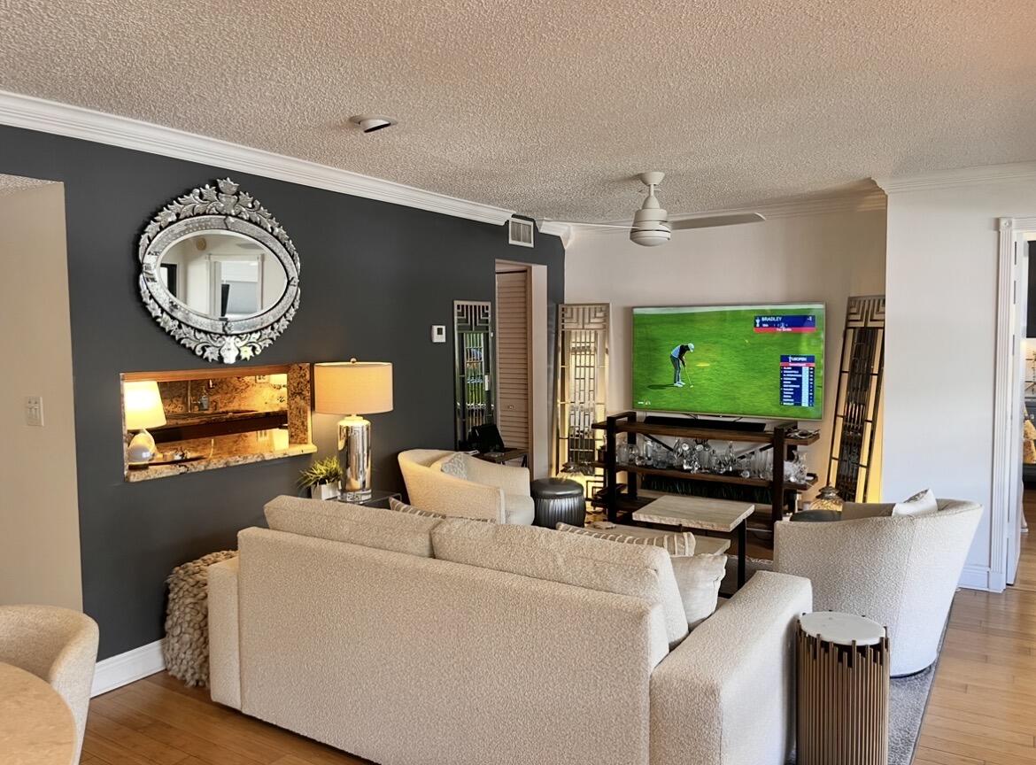 BEACH HOUSE CONDO - Residential