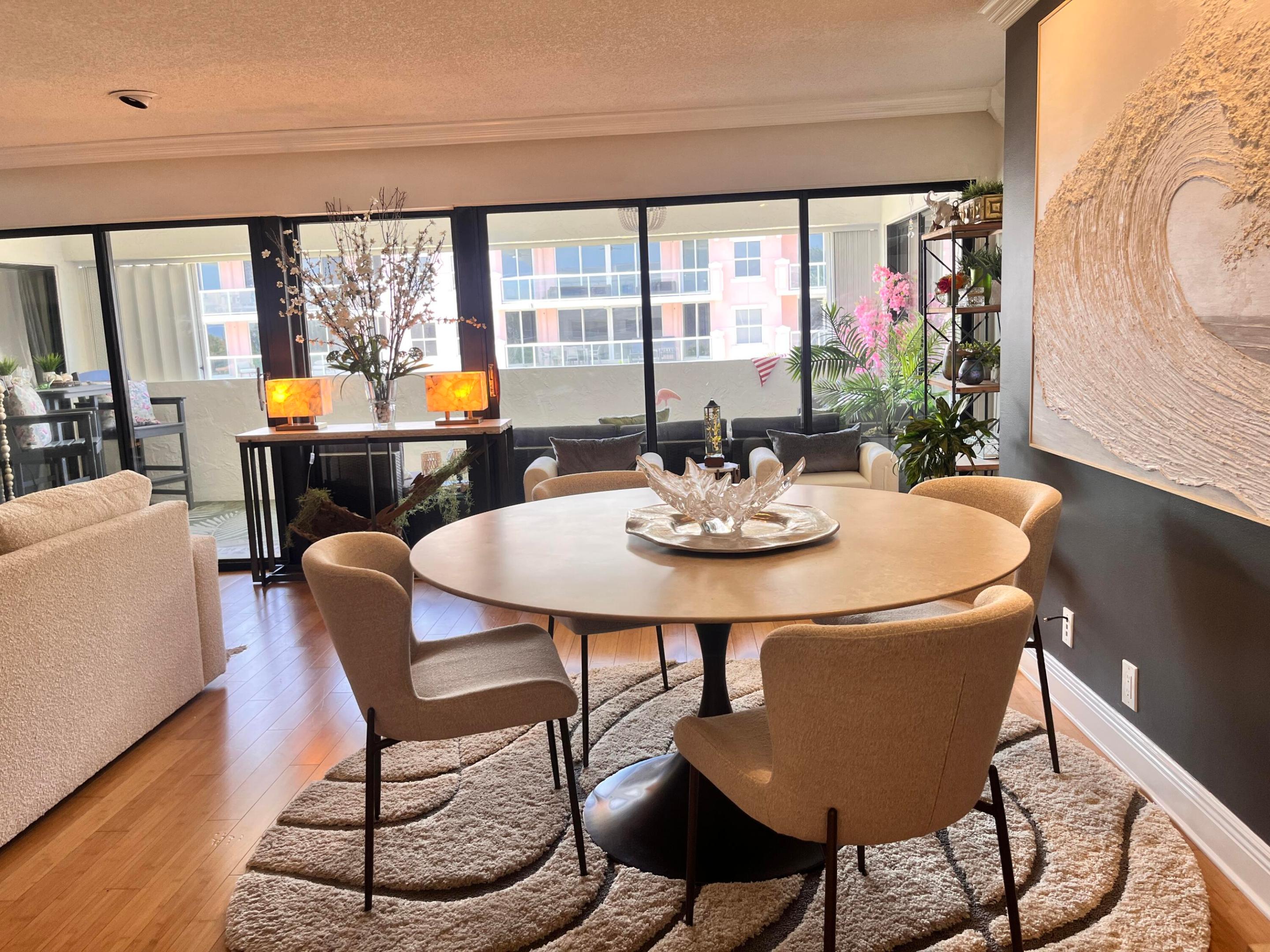 BEACH HOUSE CONDO - Residential