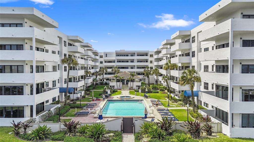 BEACH HOUSE CONDO - Residential