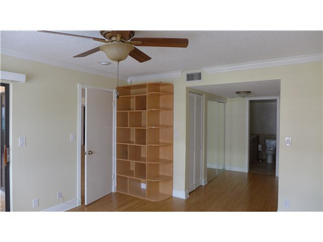 BEACH HOUSE CONDO - Residential