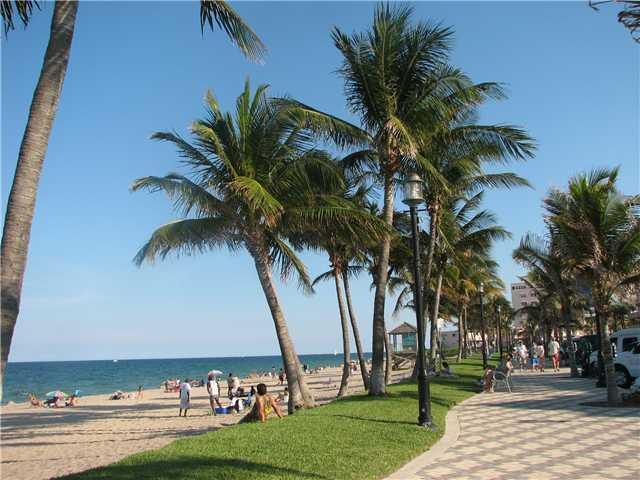 BEACH HOUSE CONDO - Residential