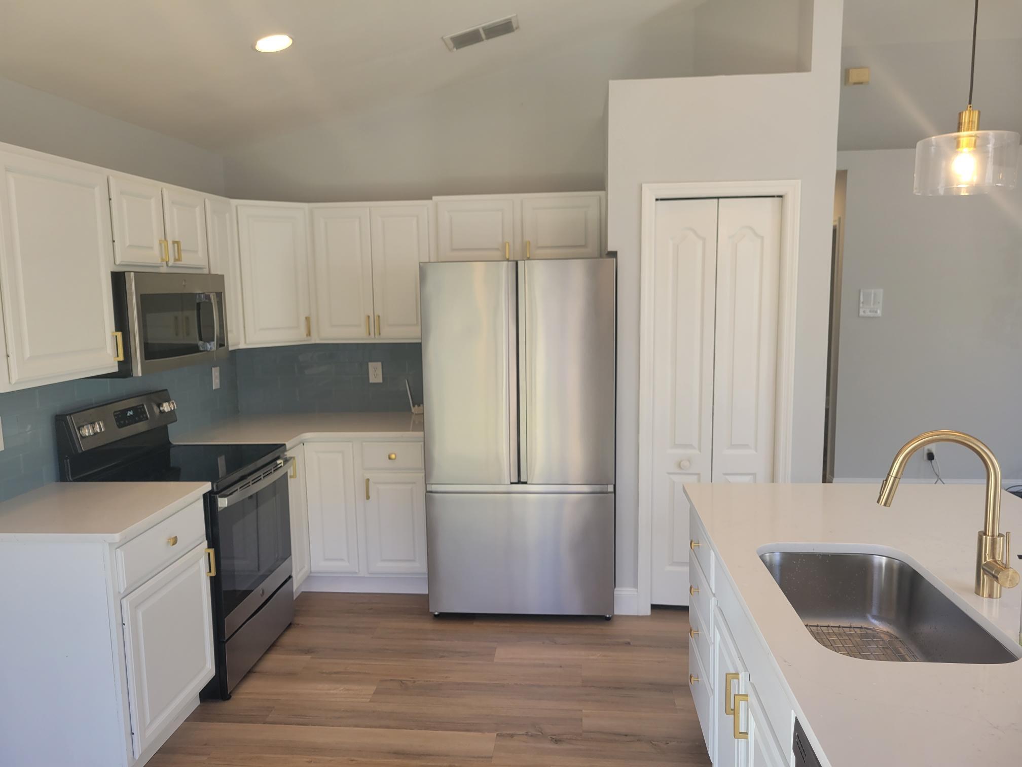VILLAGES AT COUNTRY CREEK - Residential Lease
