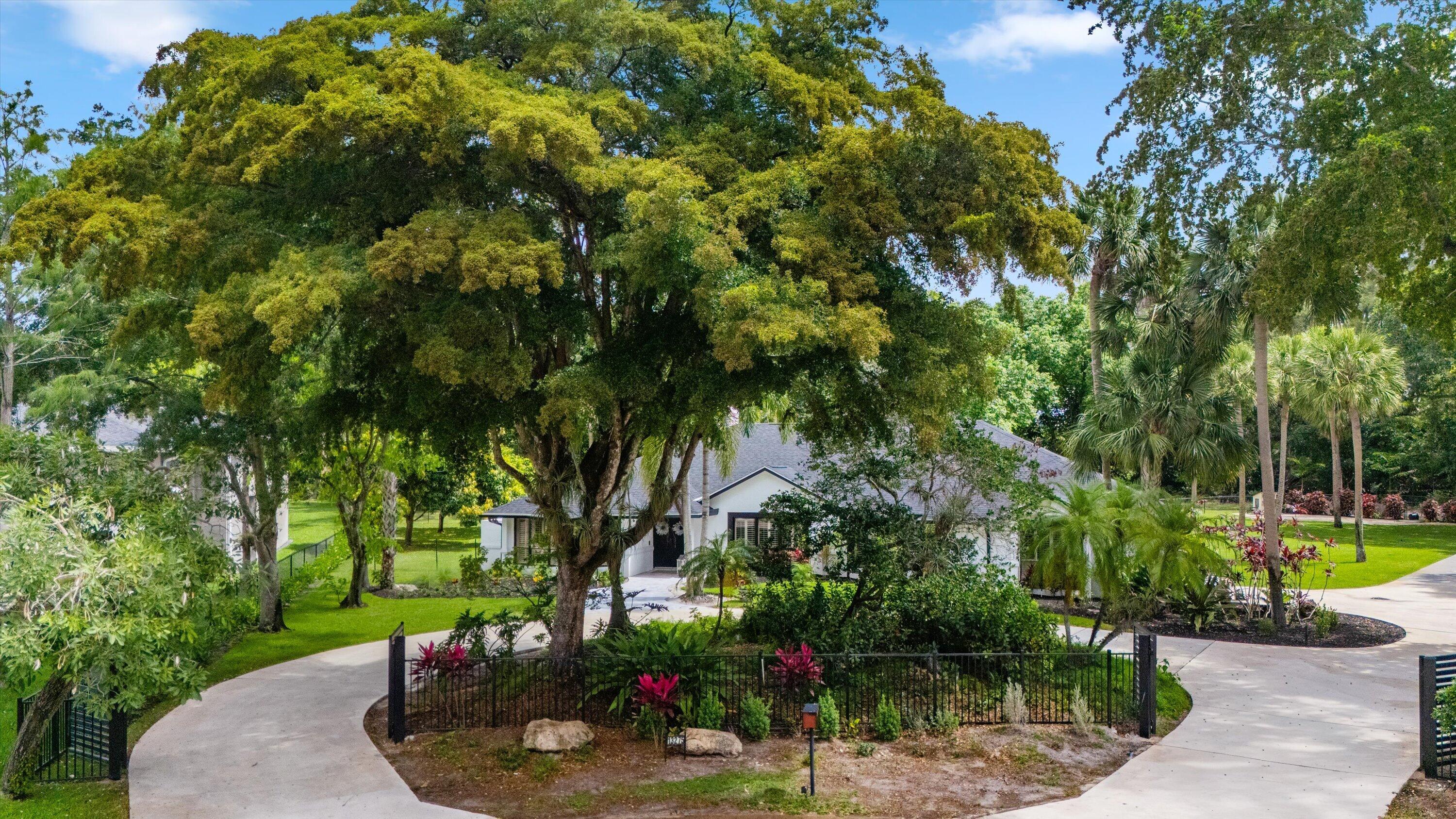 PINEWOOD OF WELLINGTON - Residential