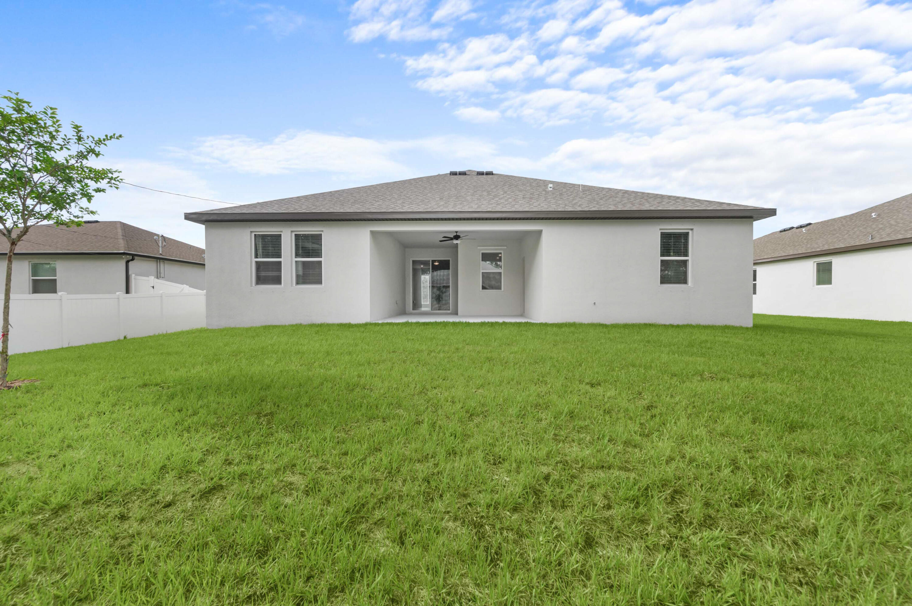 VERO LAKE ESTATES UNIT R - Residential