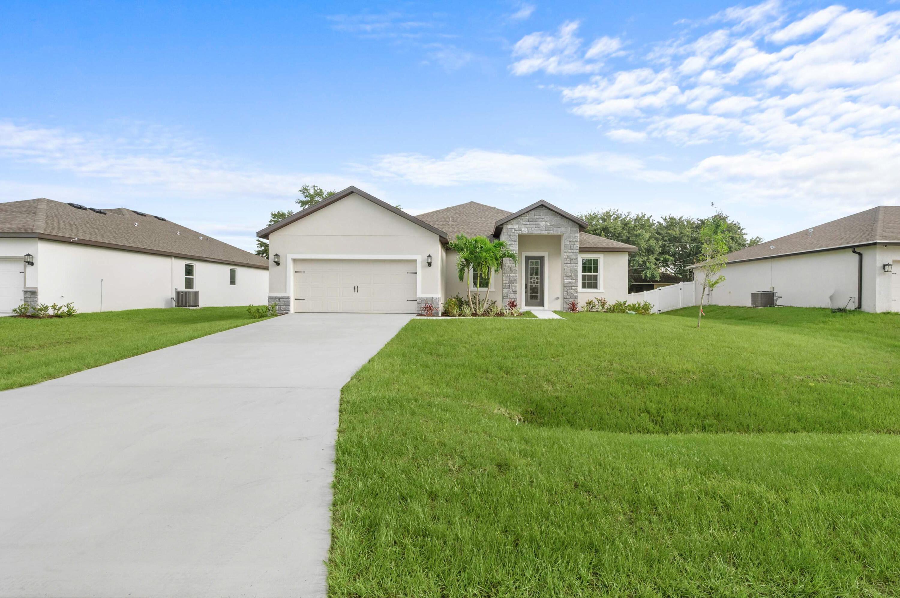 VERO LAKE ESTATES UNIT R - Residential