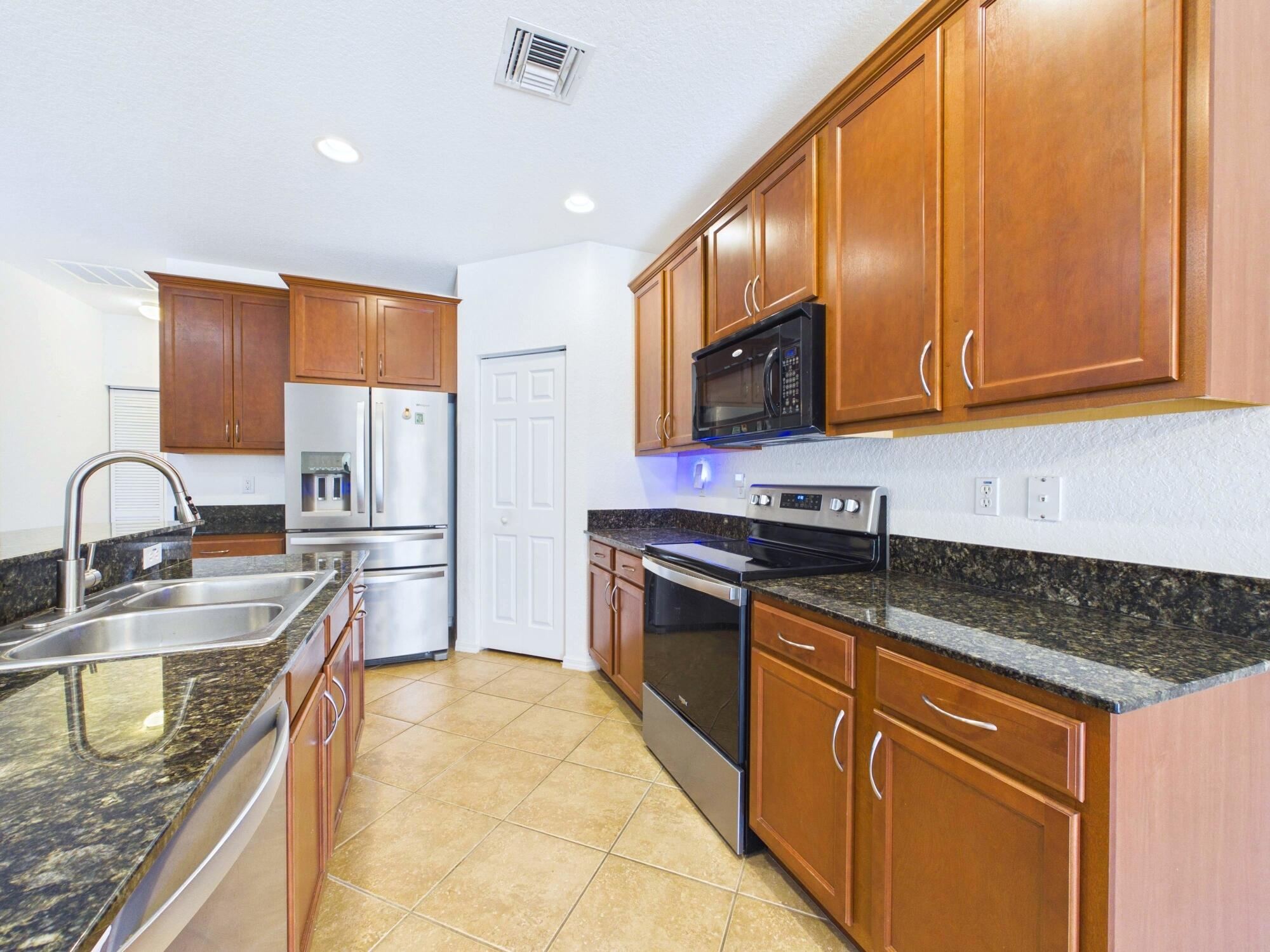 PALM BREEZES CLUB - Residential