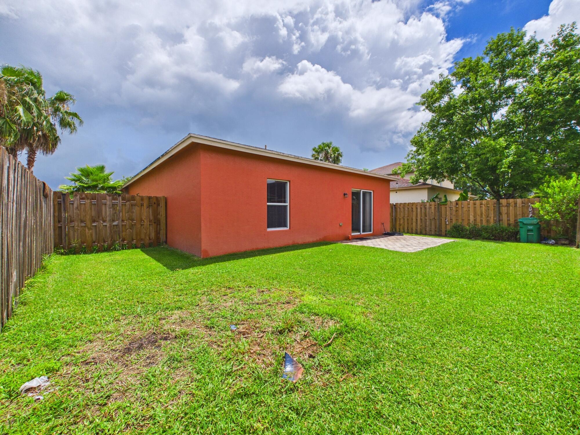 PALM BREEZES CLUB - Residential