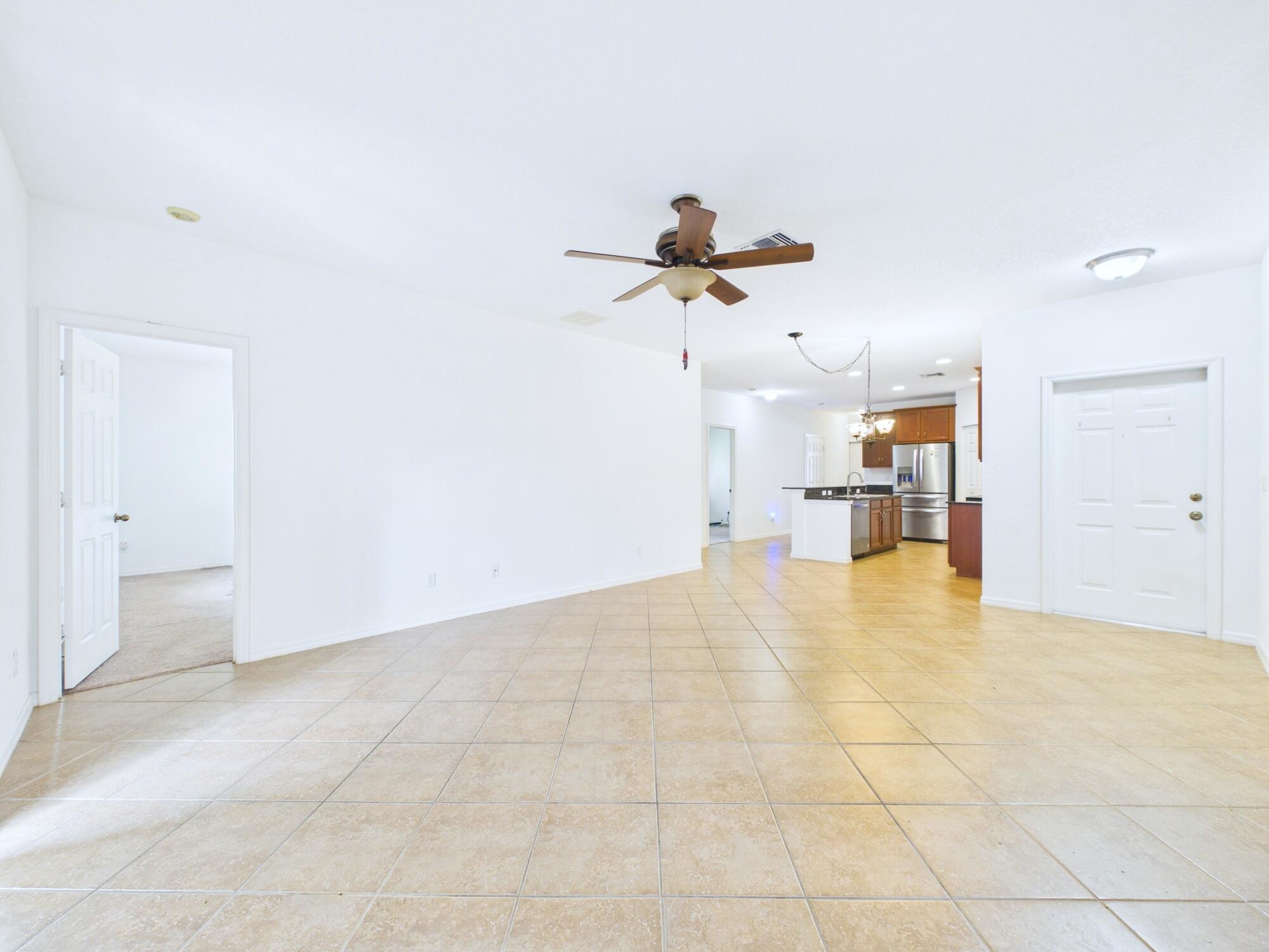 PALM BREEZES CLUB - Residential