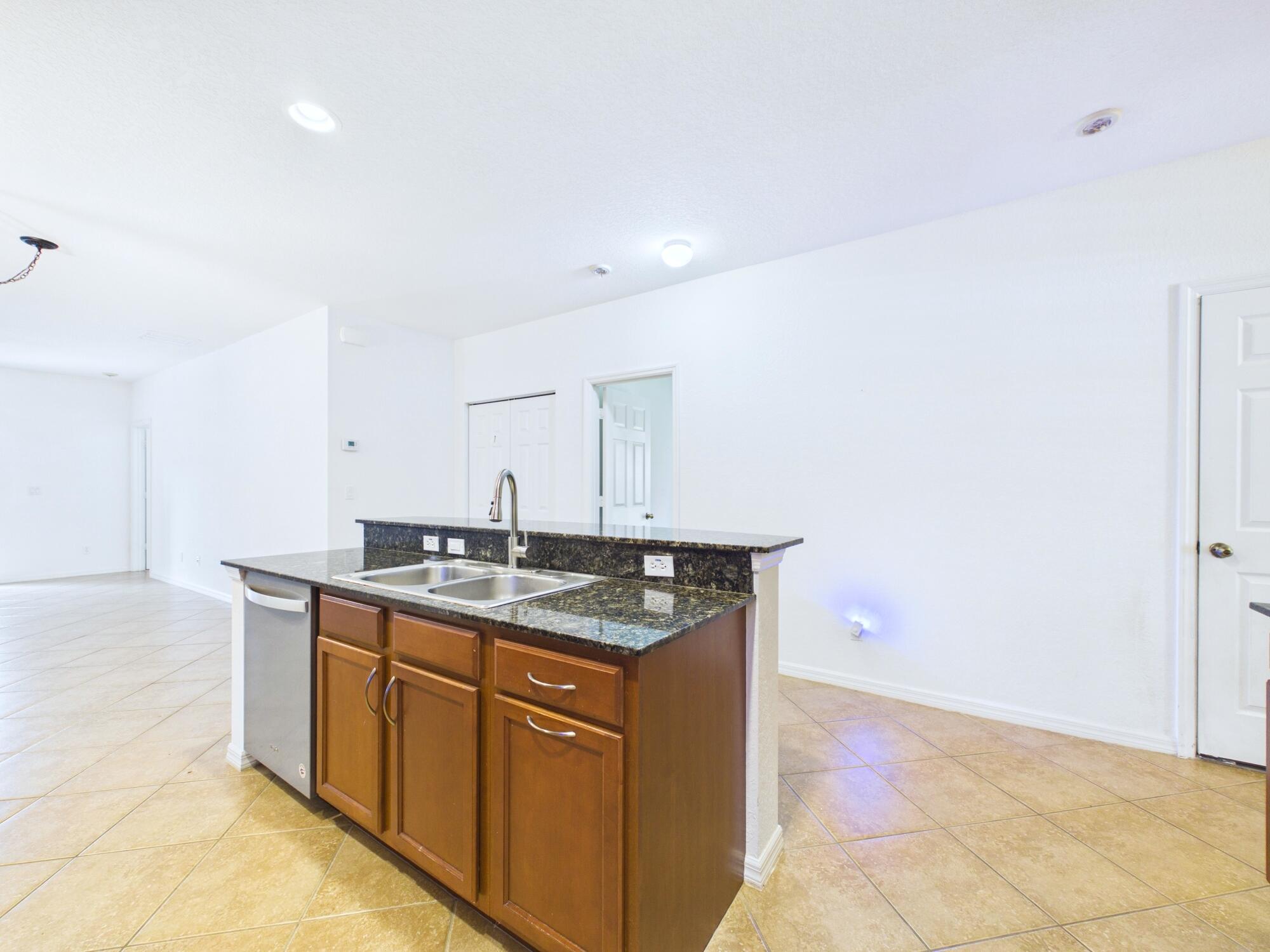 PALM BREEZES CLUB - Residential