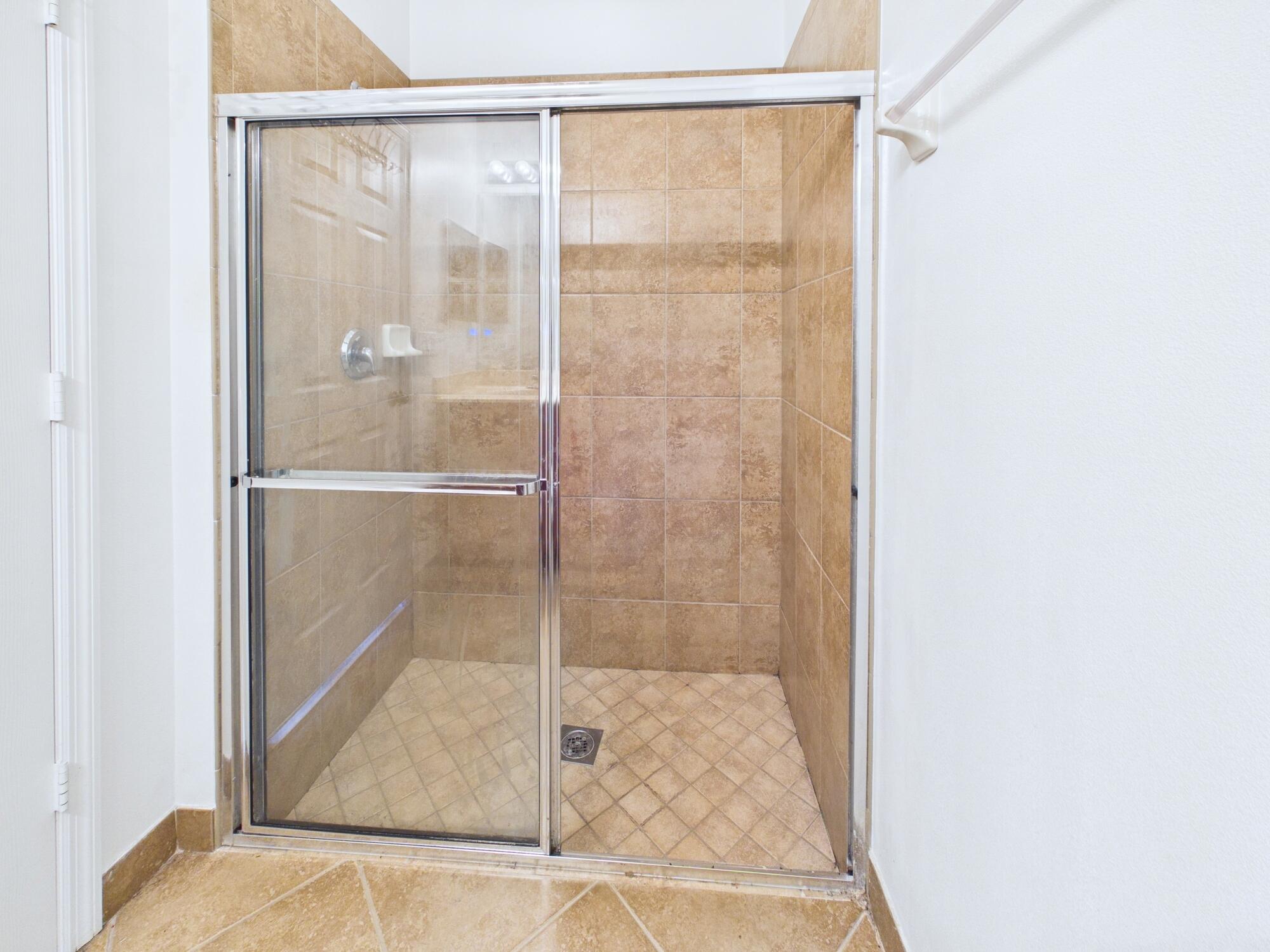 PALM BREEZES CLUB - Residential