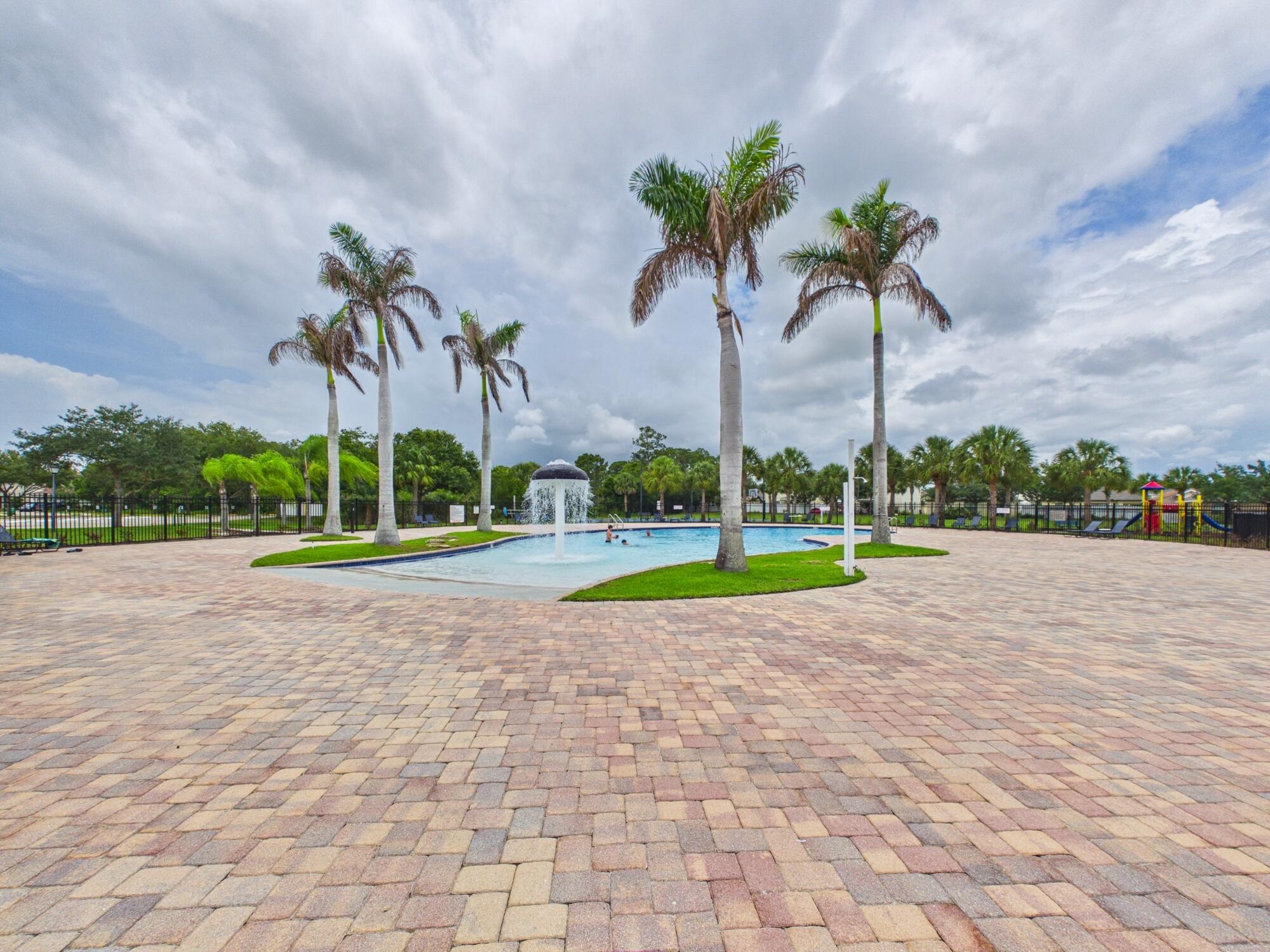 PALM BREEZES CLUB - Residential
