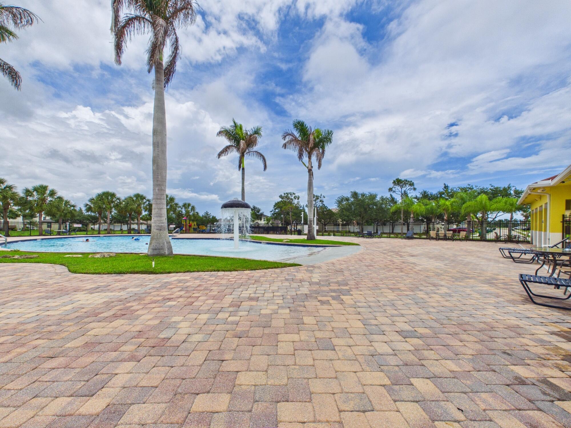 PALM BREEZES CLUB - Residential