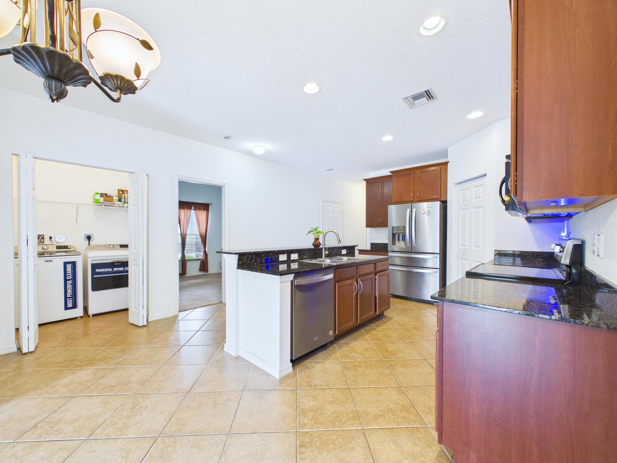PALM BREEZES CLUB - Residential