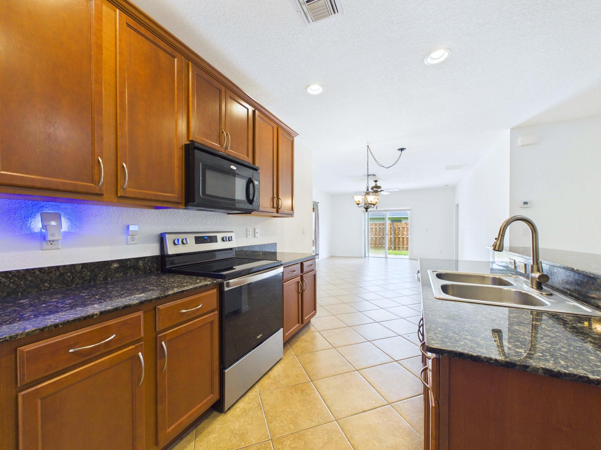 PALM BREEZES CLUB - Residential