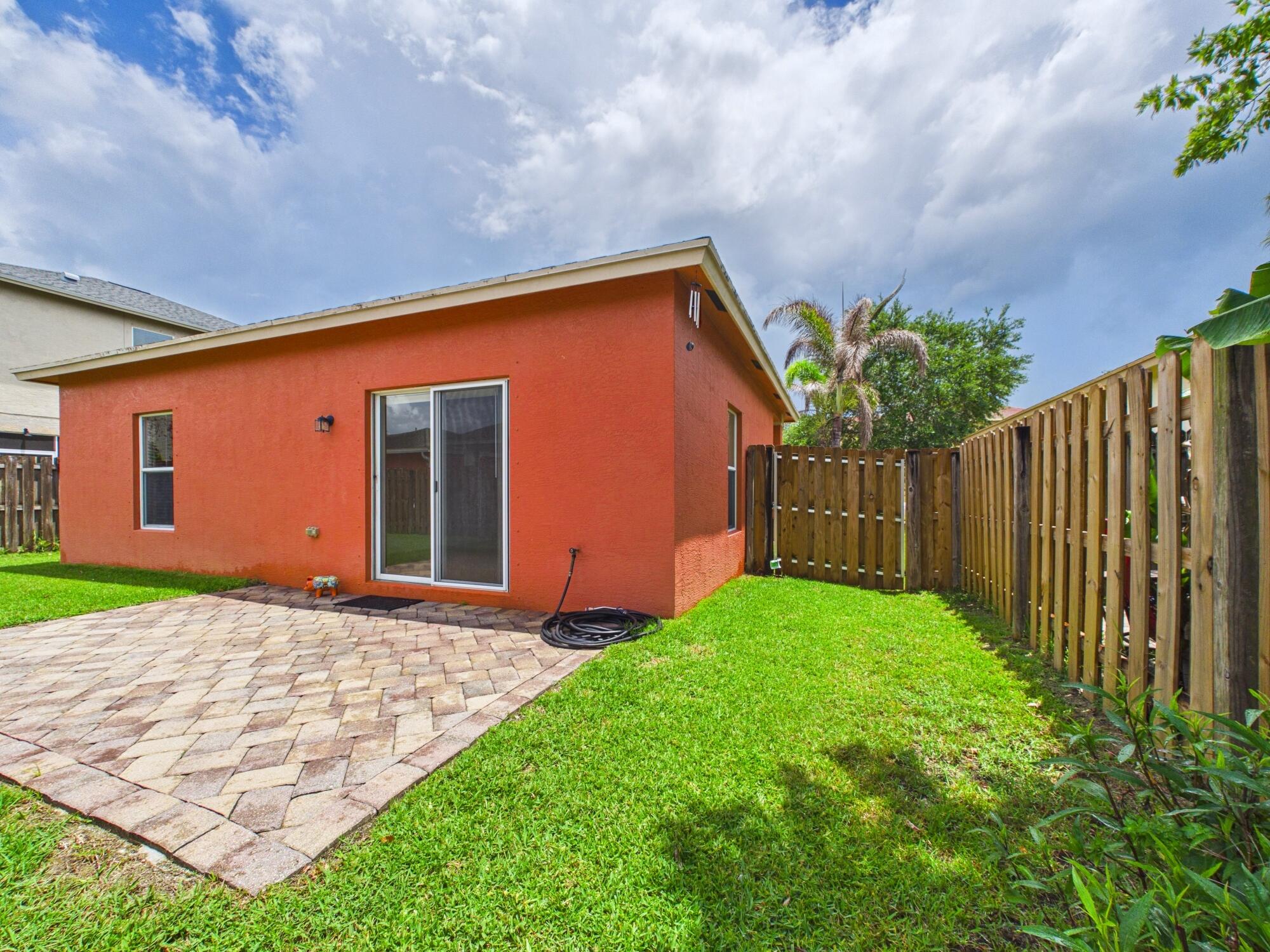 PALM BREEZES CLUB - Residential