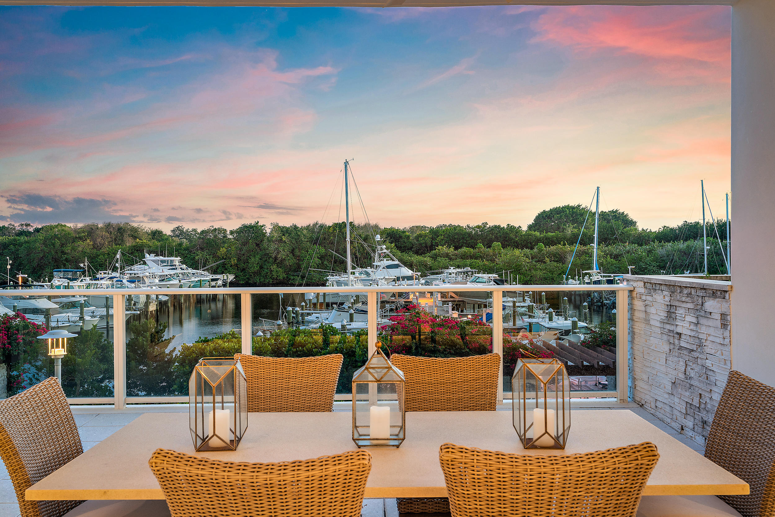 AZURE CONDO - Residential
