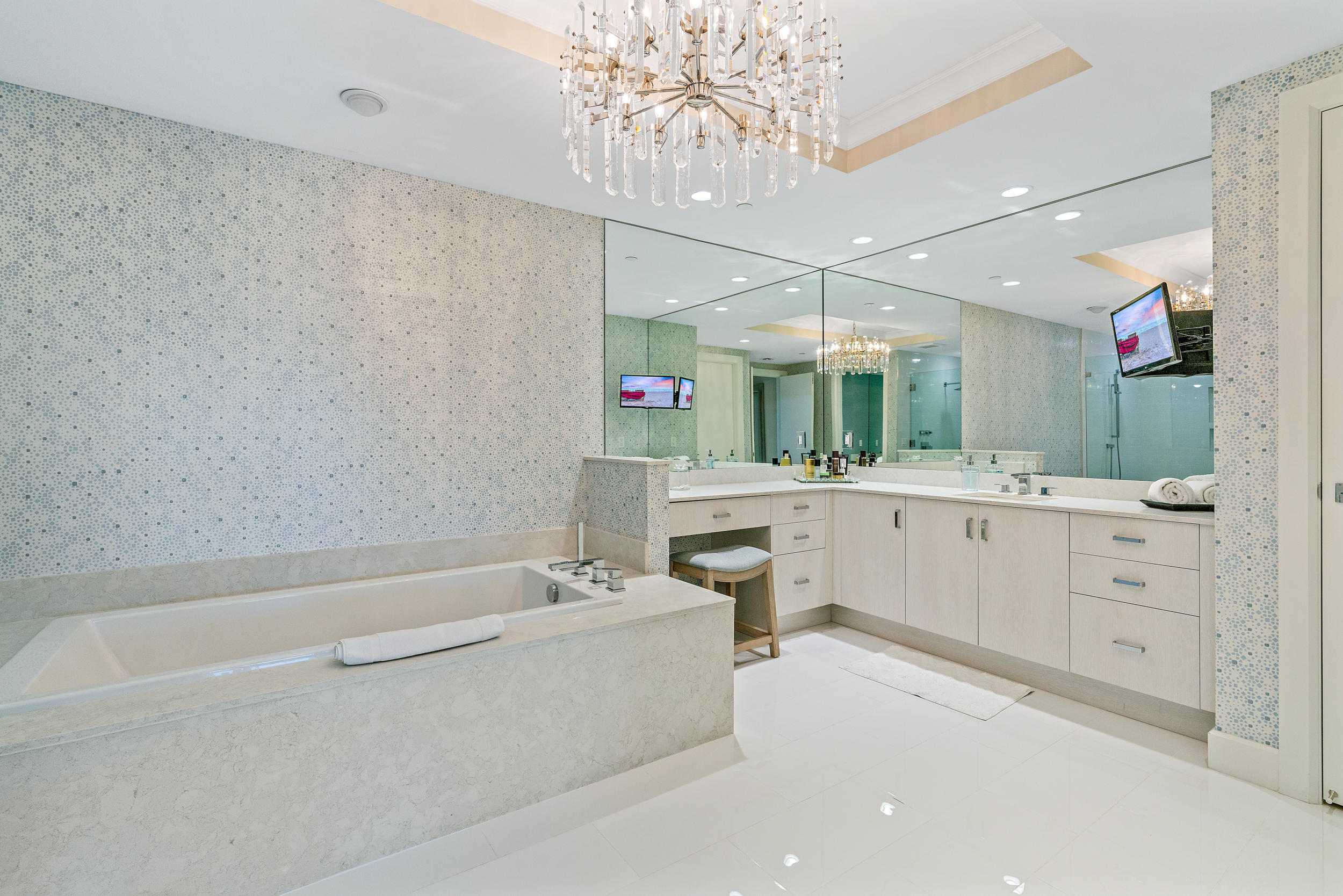 AZURE CONDO - Residential