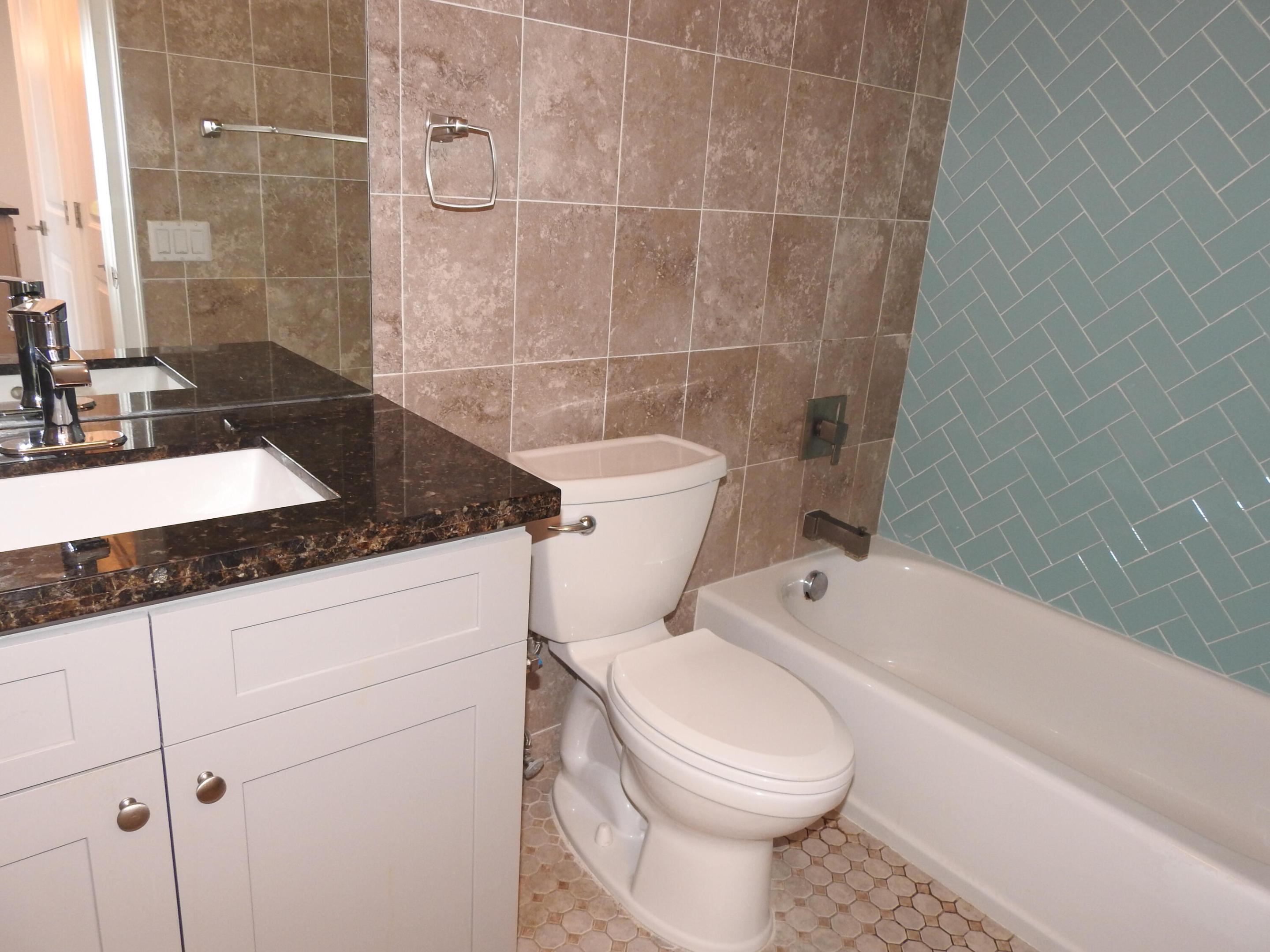 GRANDEUR AT OAKLAND PARK - Residential Lease