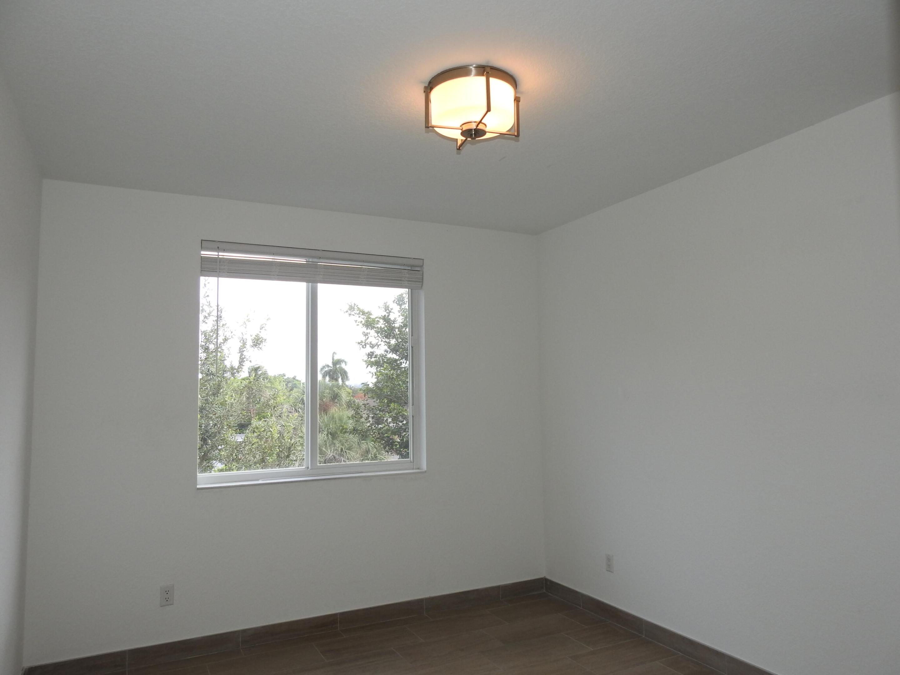 GRANDEUR AT OAKLAND PARK - Residential Lease