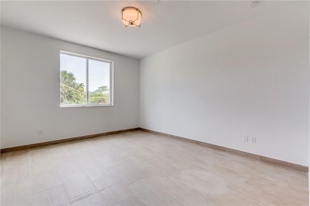 GRANDEUR AT OAKLAND PARK - Residential Lease