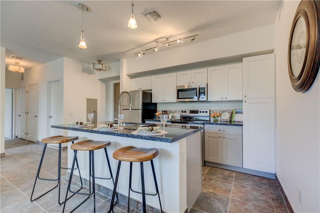 GRANDEUR AT OAKLAND PARK - Residential Lease