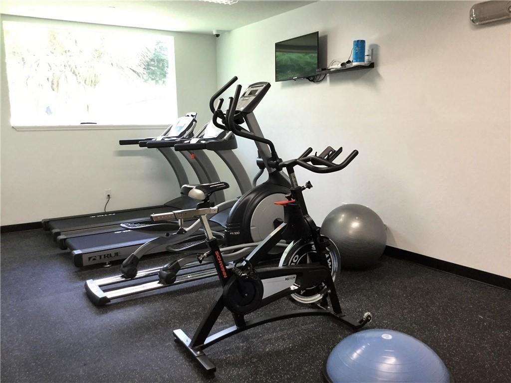 GRANDEUR AT OAKLAND PARK - Residential Lease