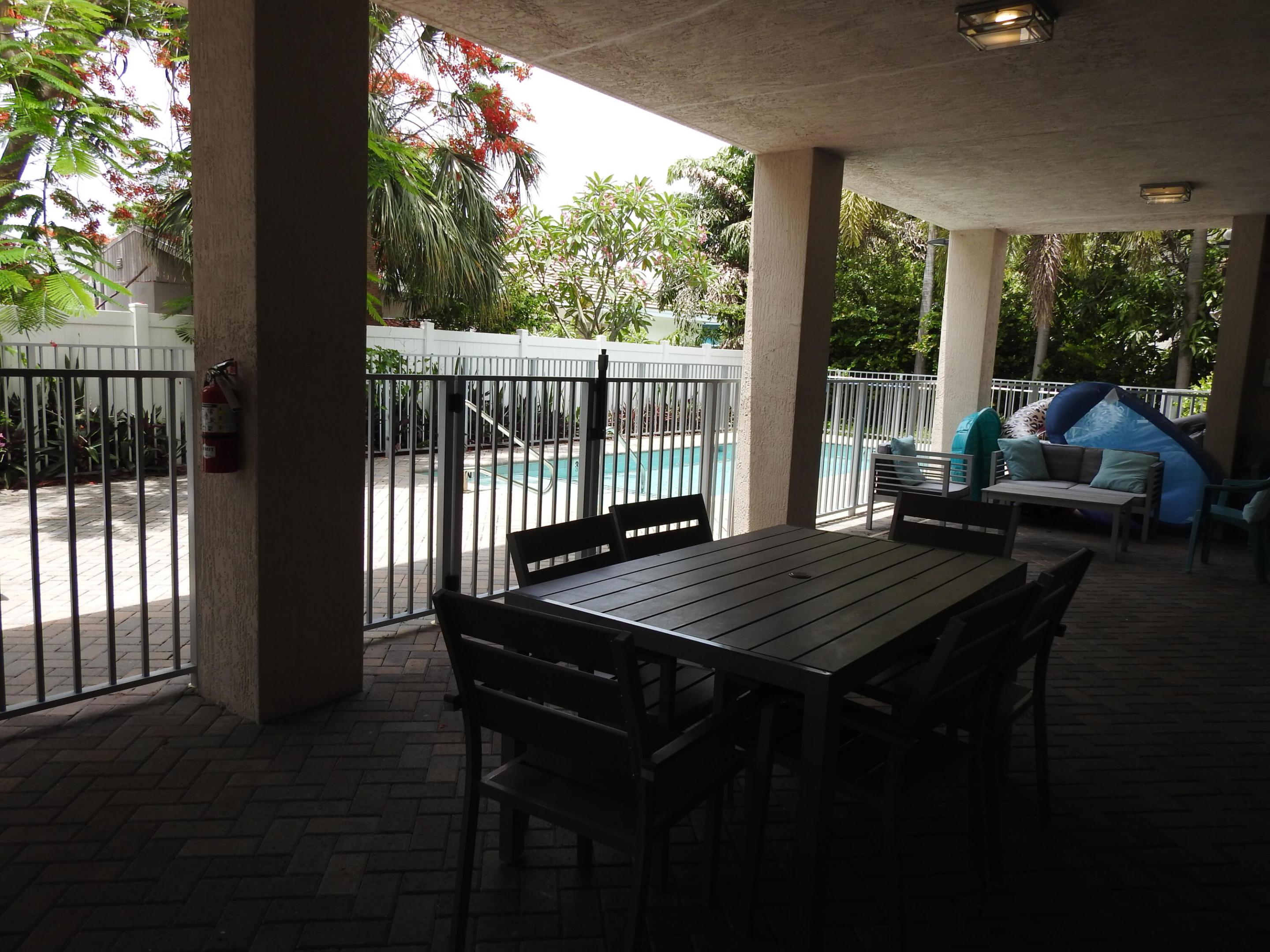 GRANDEUR AT OAKLAND PARK - Residential Lease