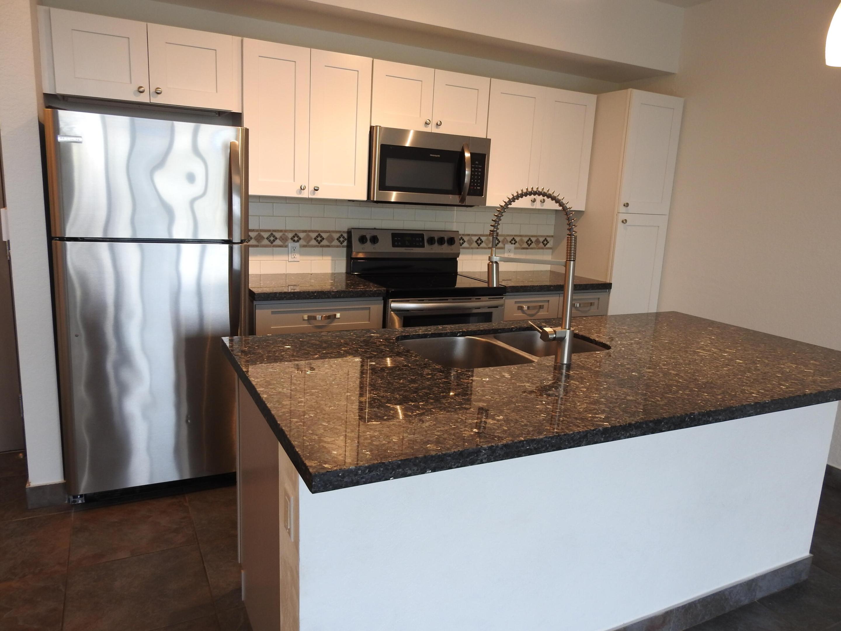 GRANDEUR AT OAKLAND PARK - Residential Lease