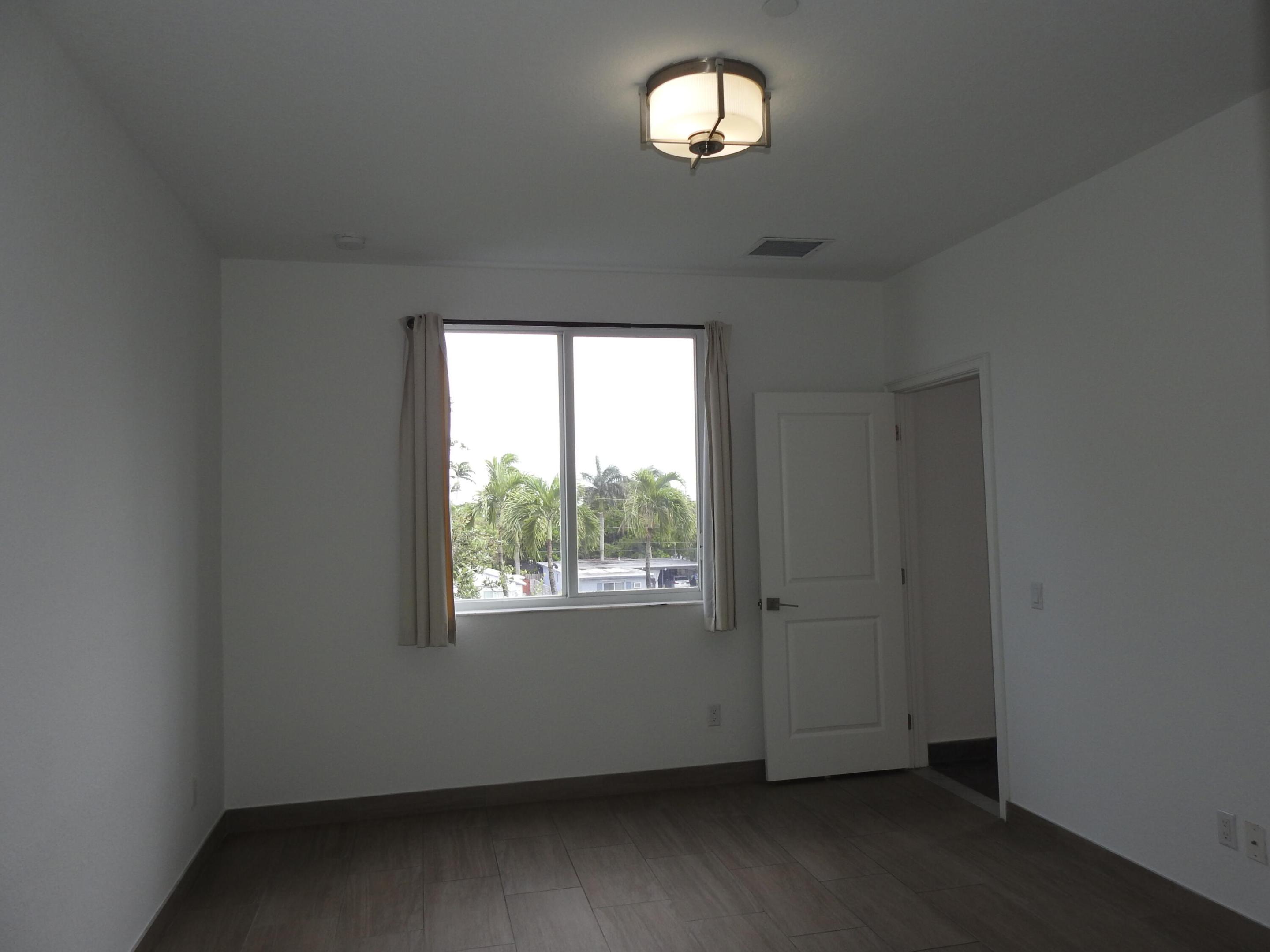 GRANDEUR AT OAKLAND PARK - Residential Lease