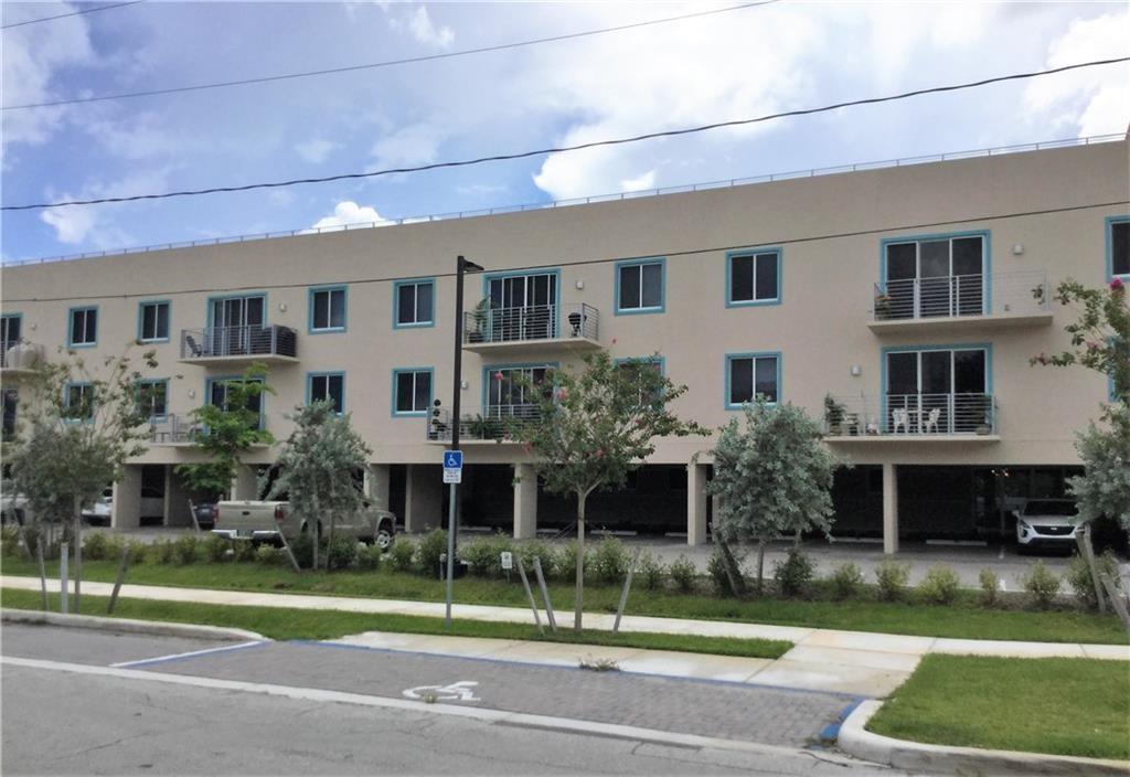 GRANDEUR AT OAKLAND PARK - Residential Lease