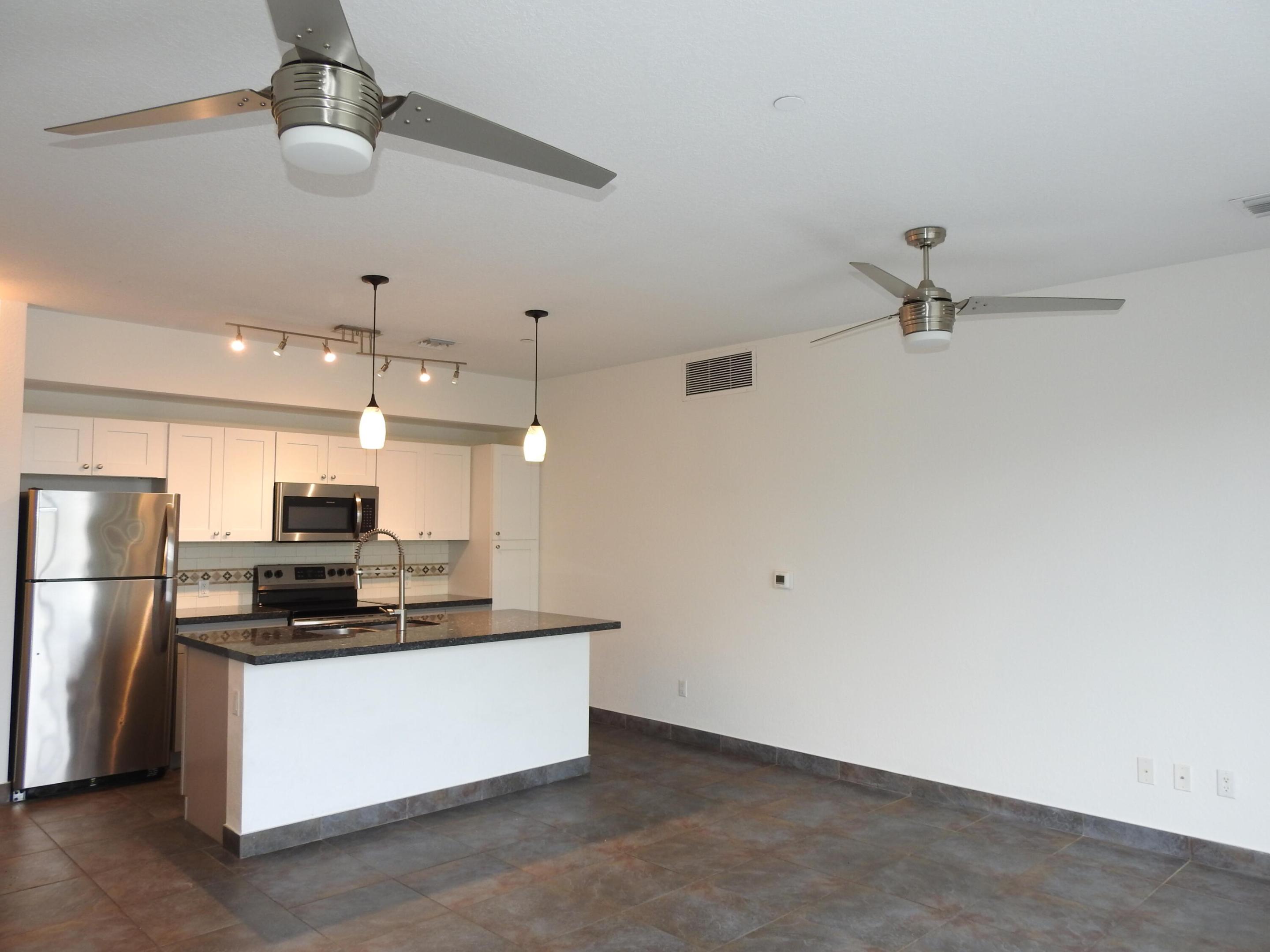 GRANDEUR AT OAKLAND PARK - Residential Lease