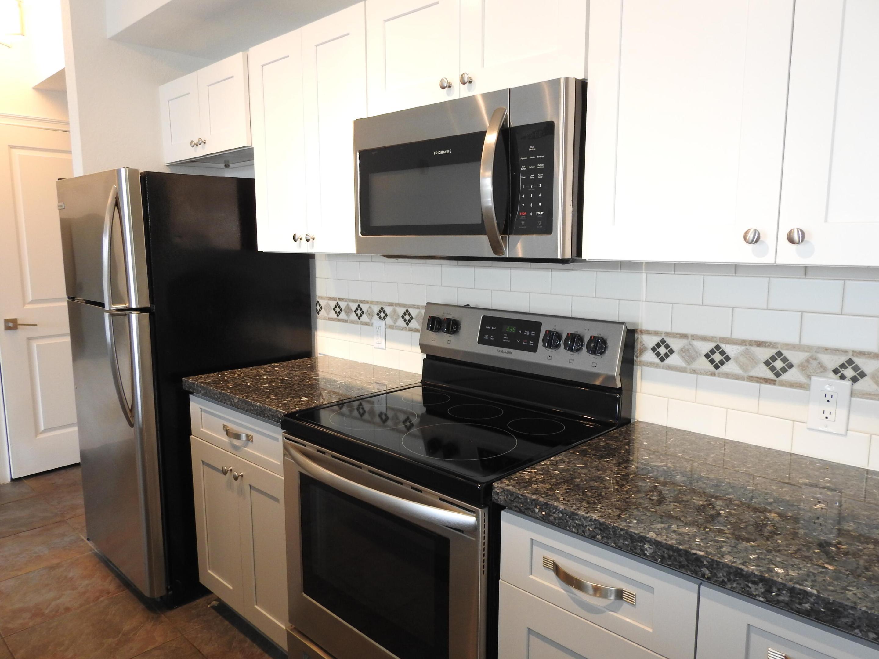 GRANDEUR AT OAKLAND PARK - Residential Lease