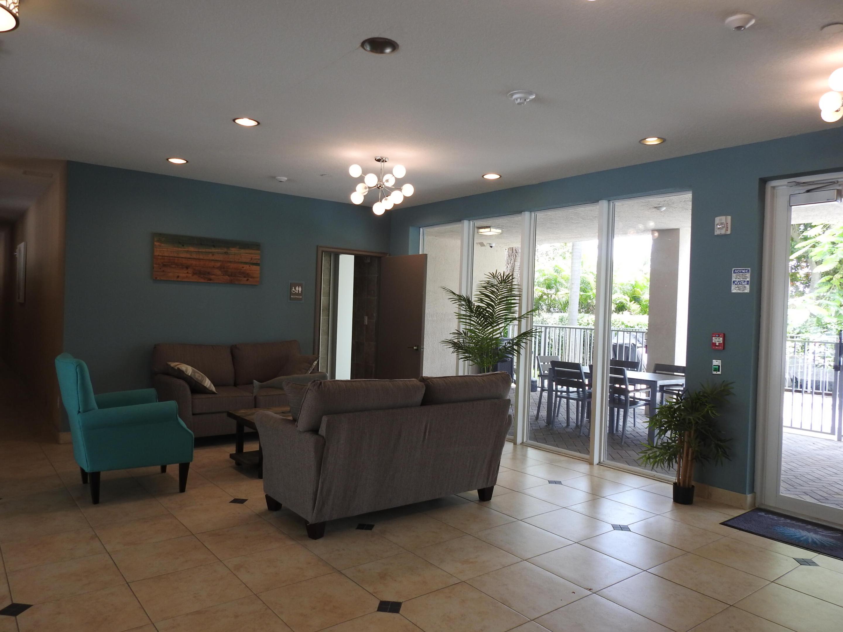 GRANDEUR AT OAKLAND PARK - Residential Lease
