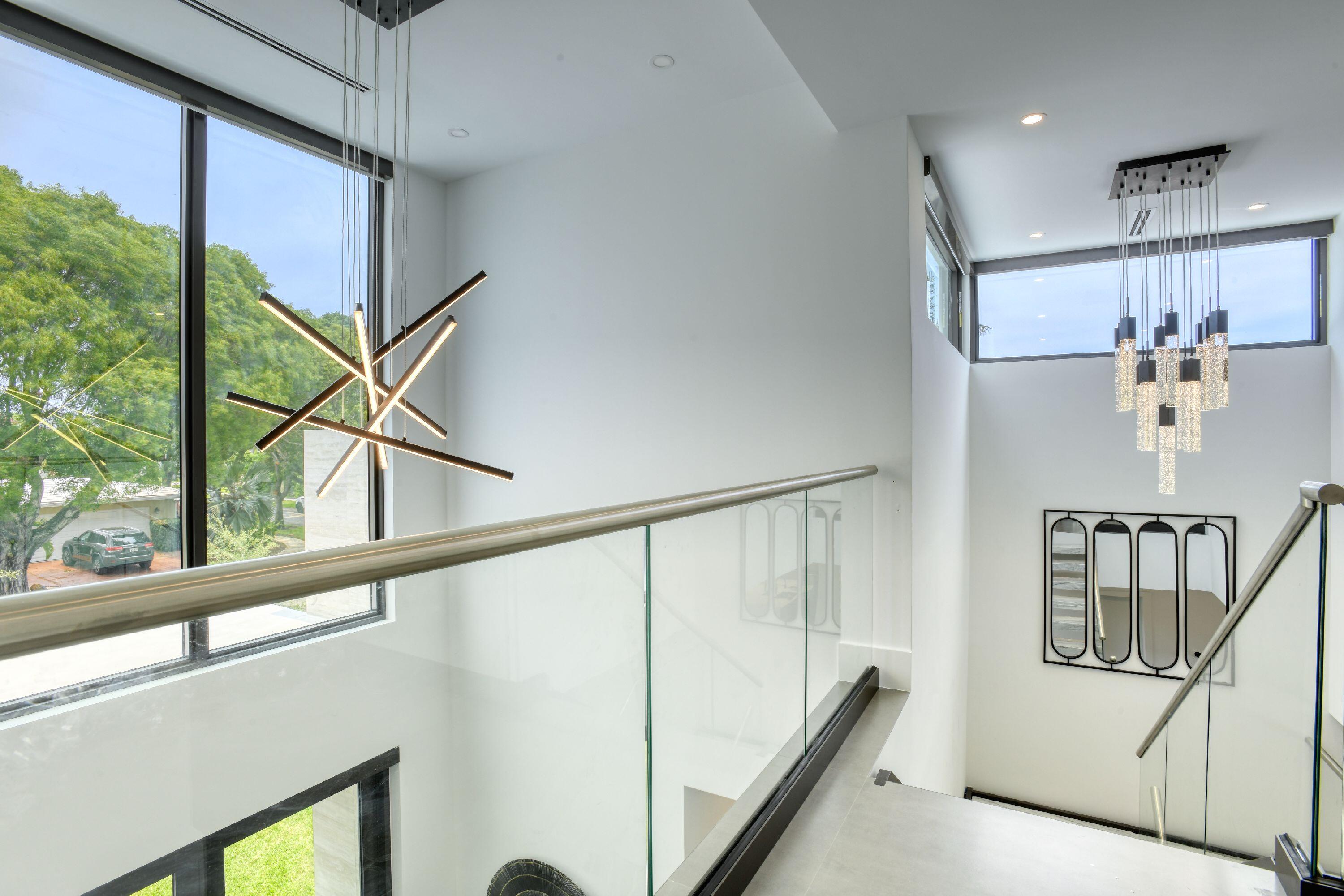 IMPERIAL POINT 1 SEC - Residential