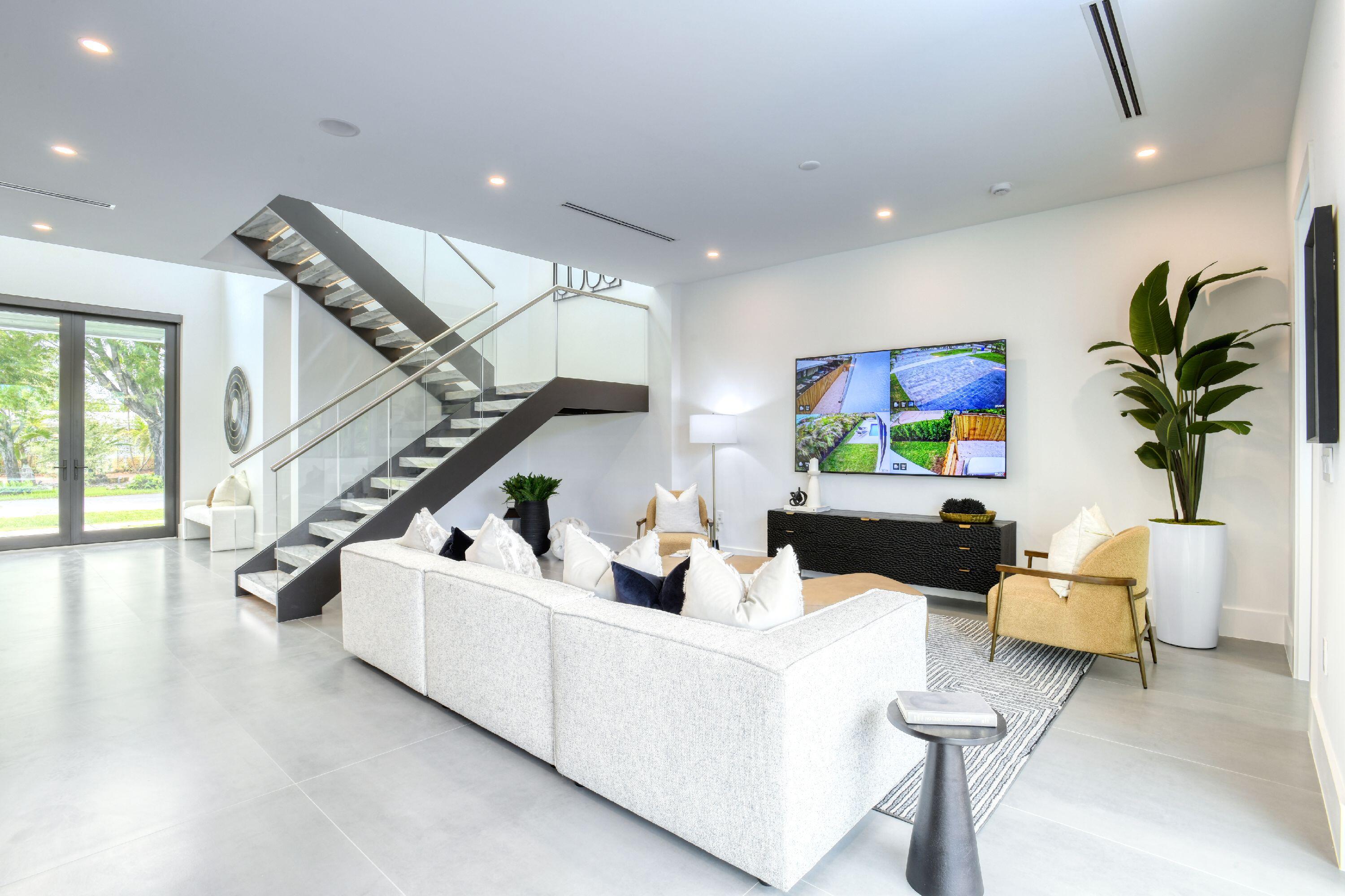 IMPERIAL POINT 1 SEC - Residential