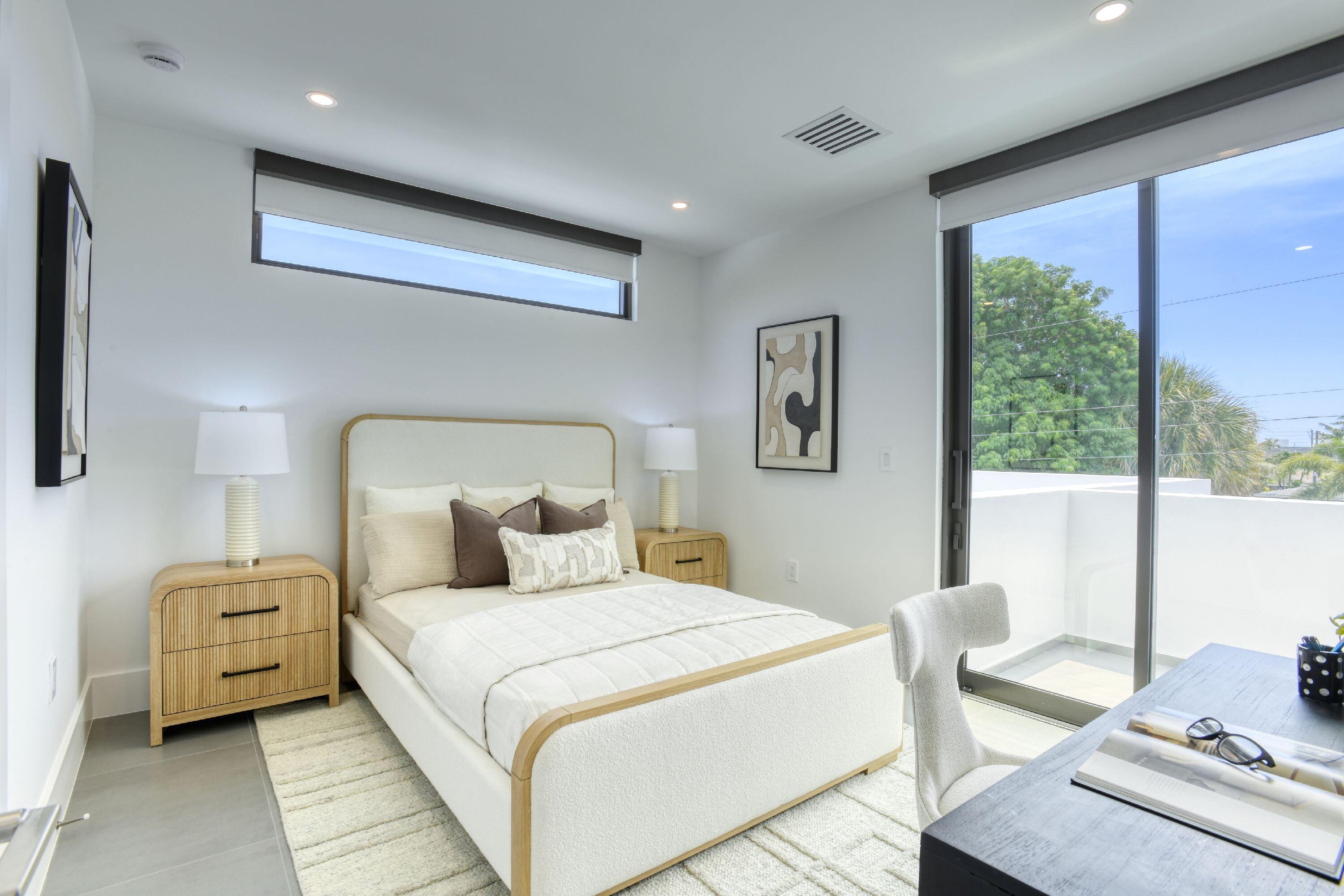 IMPERIAL POINT 1 SEC - Residential
