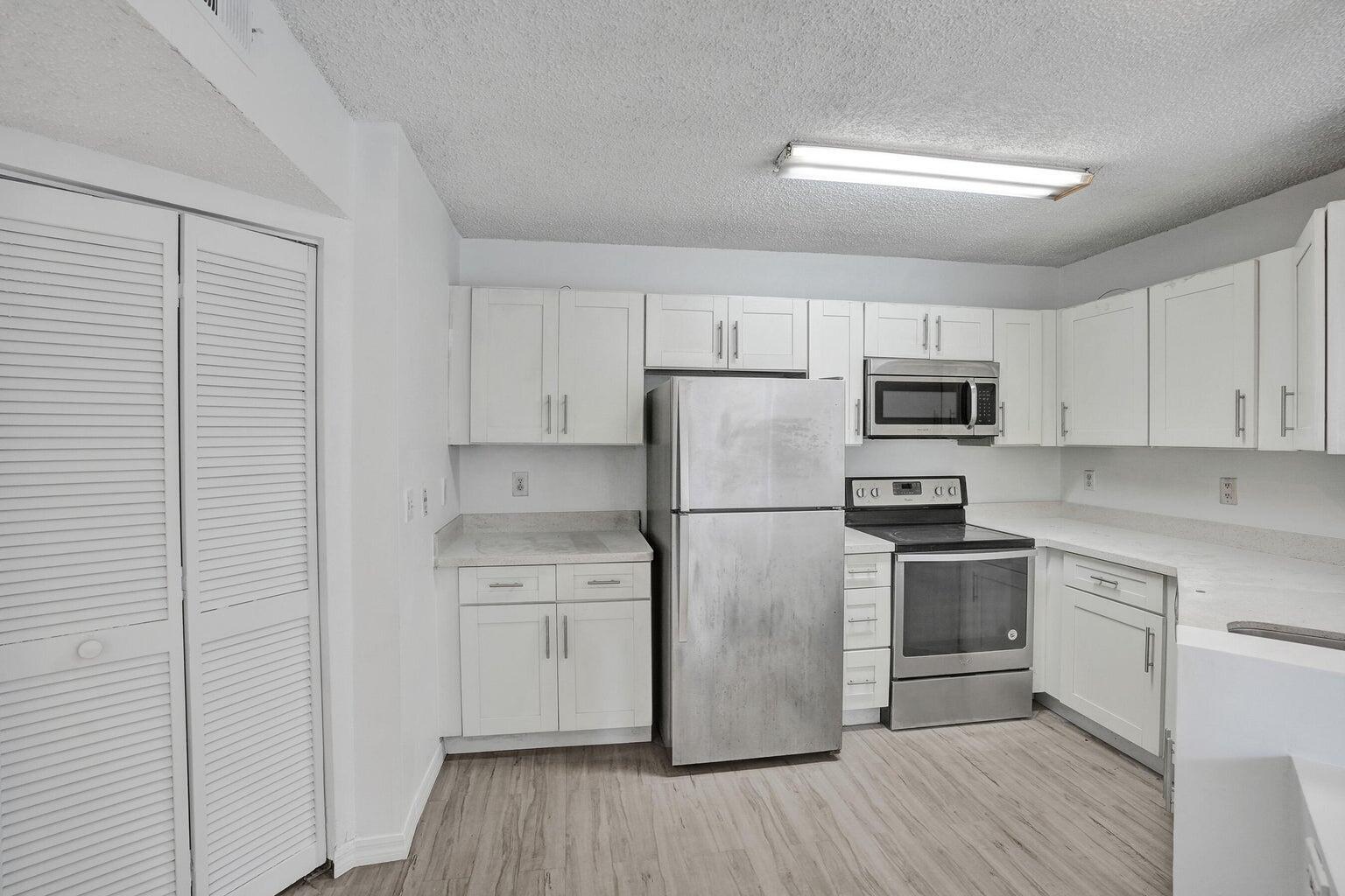 WINDWARD LAKES CONDO - Residential