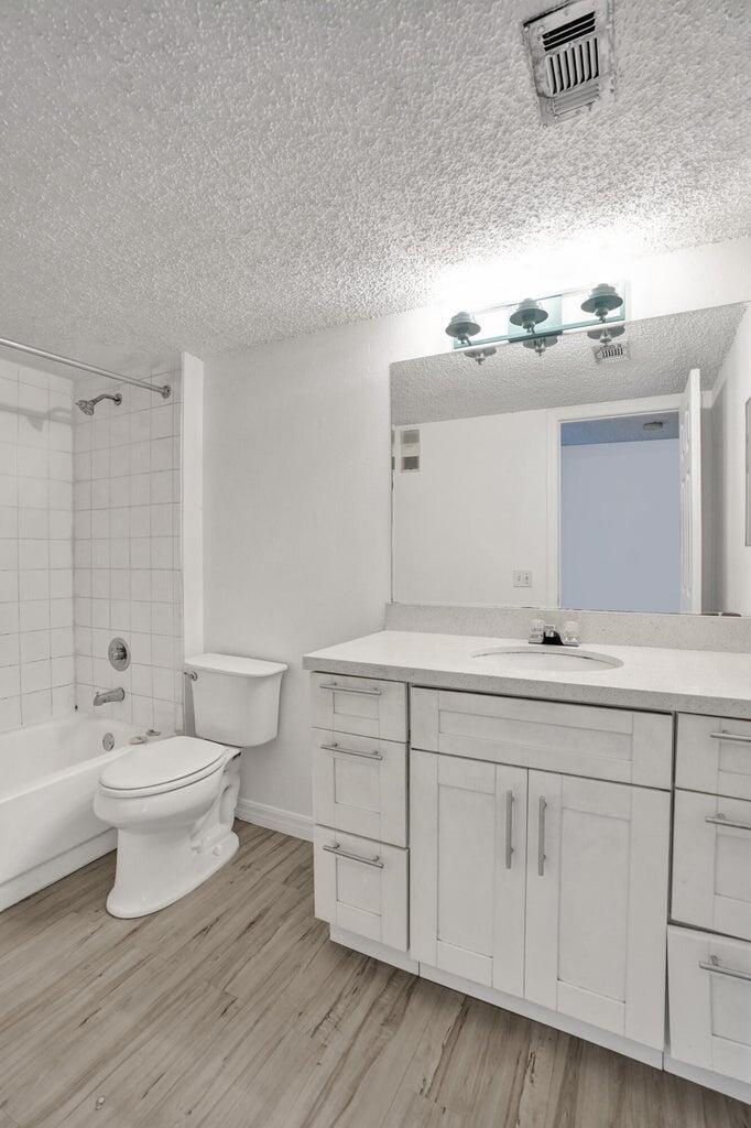WINDWARD LAKES CONDO - Residential
