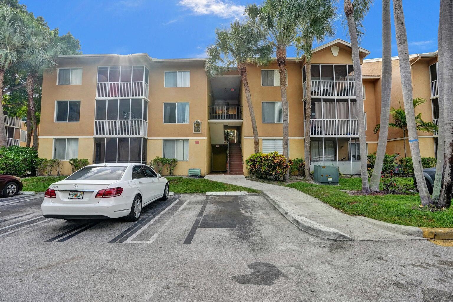 WINDWARD LAKES CONDO - Residential