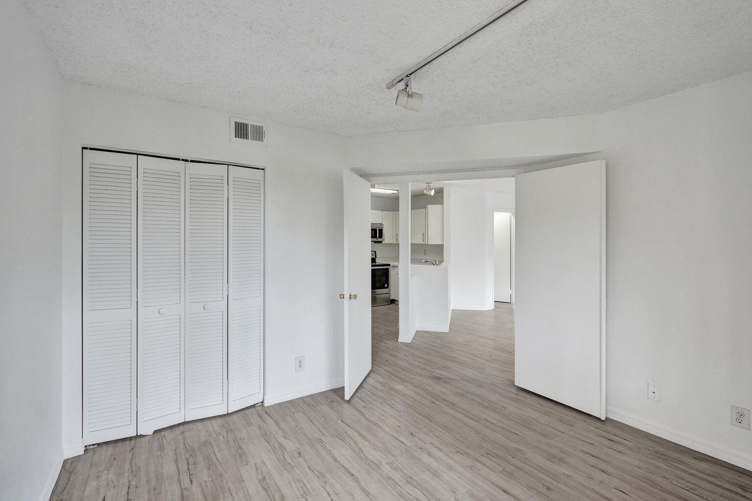 WINDWARD LAKES CONDO - Residential